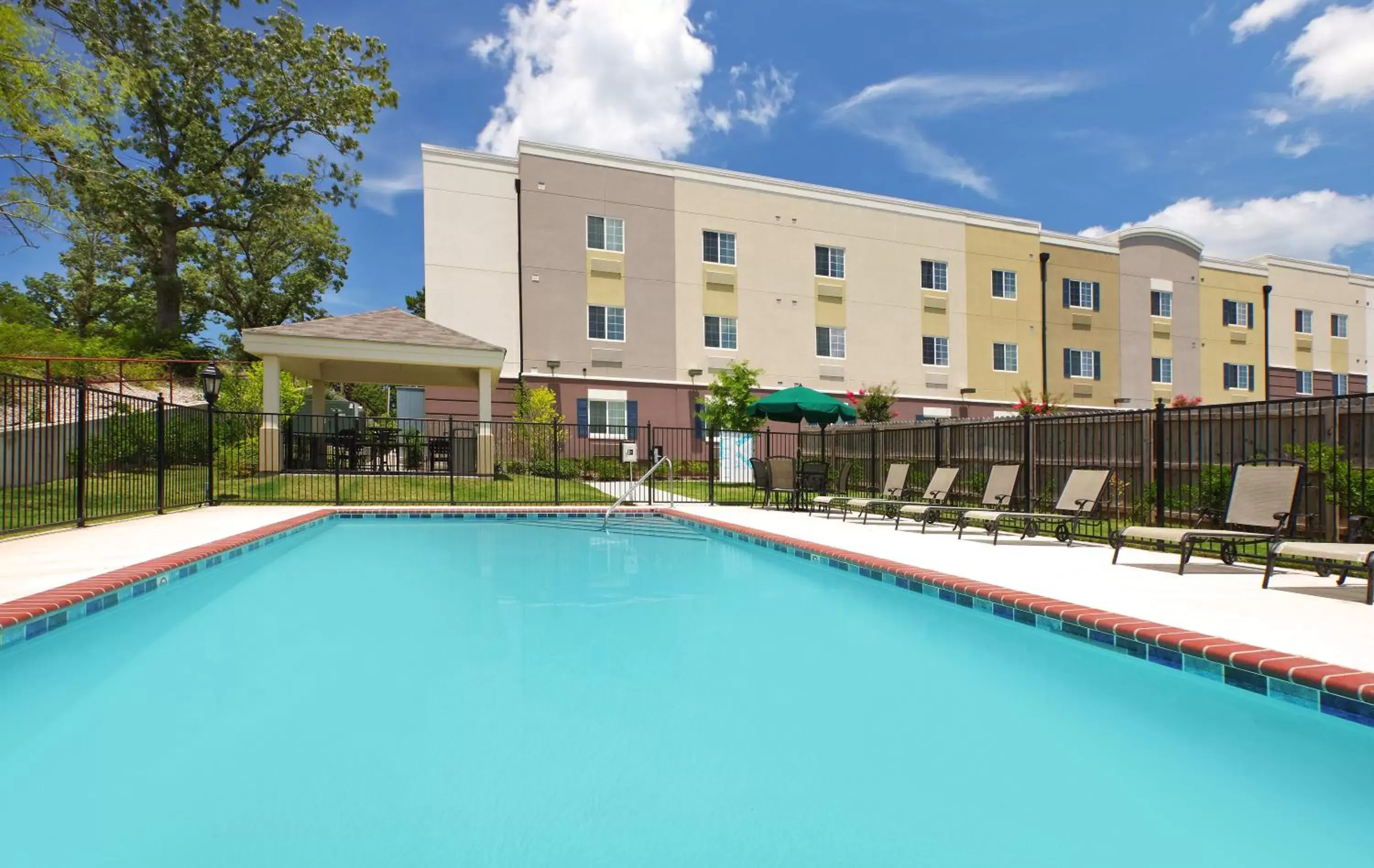 Swimming pool, Property Building in Candlewood Suites Hot Springs, an IHG Hotel