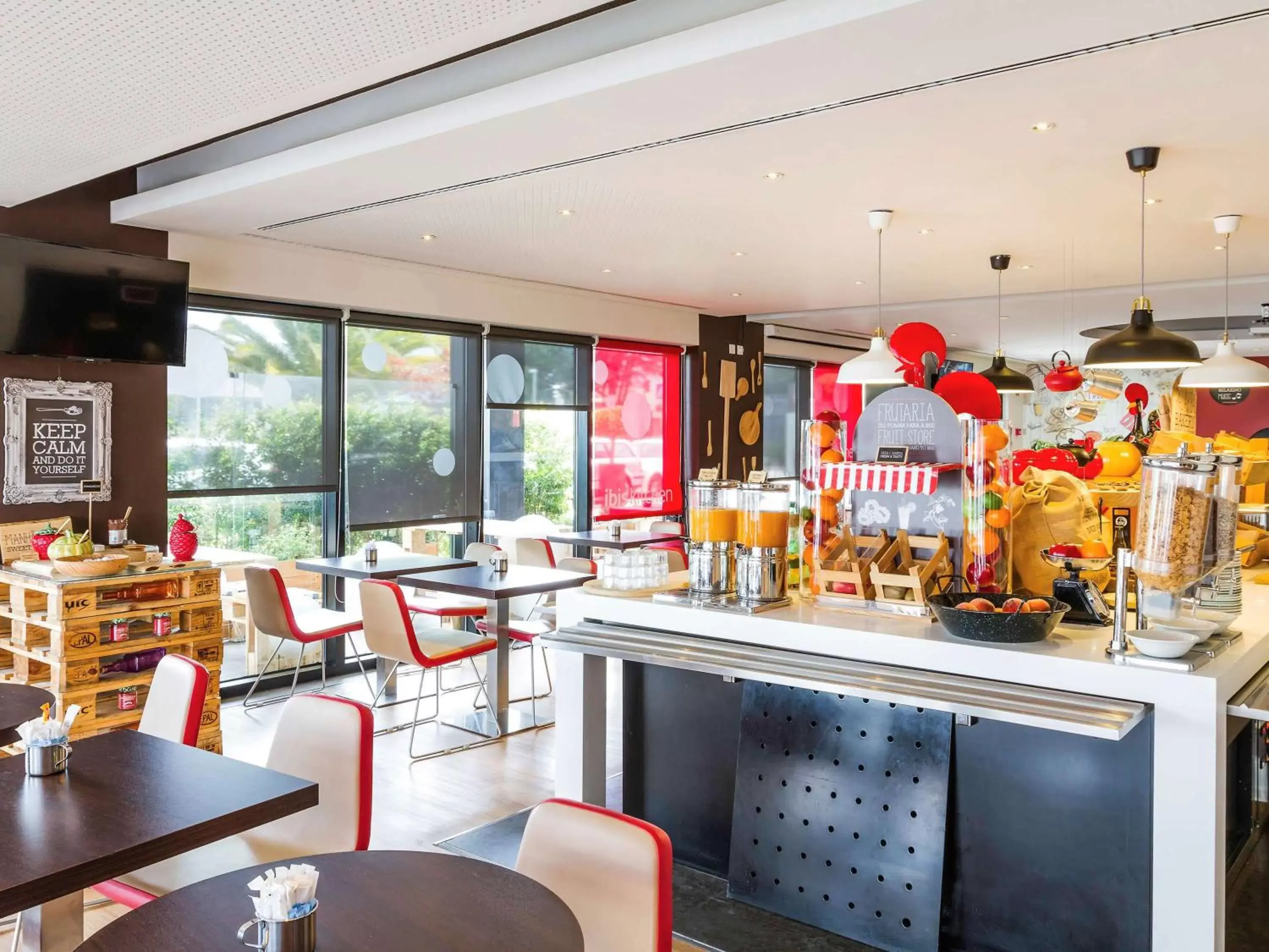 Lounge or bar, Restaurant/Places to Eat in Hotel Ibis Lisboa Sintra