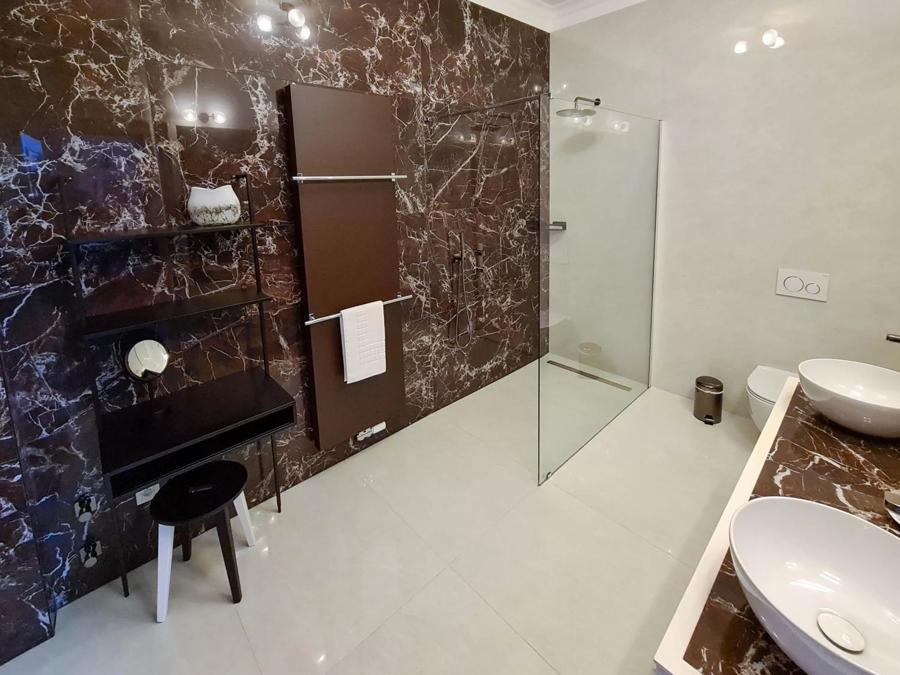 Shower in The Old Beech