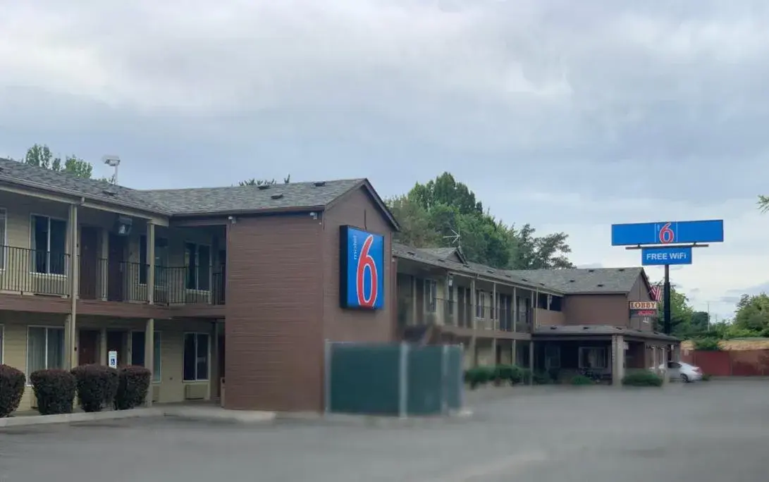 Property Building in Motel 6-Yakima, WA - Downtown