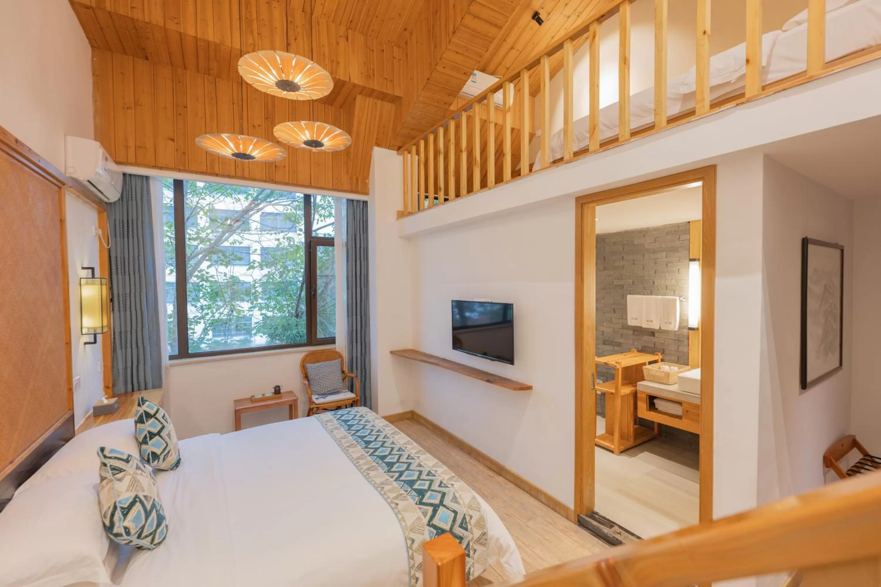 Bed, TV/Entertainment Center in Mild Spring Boutique Hotel