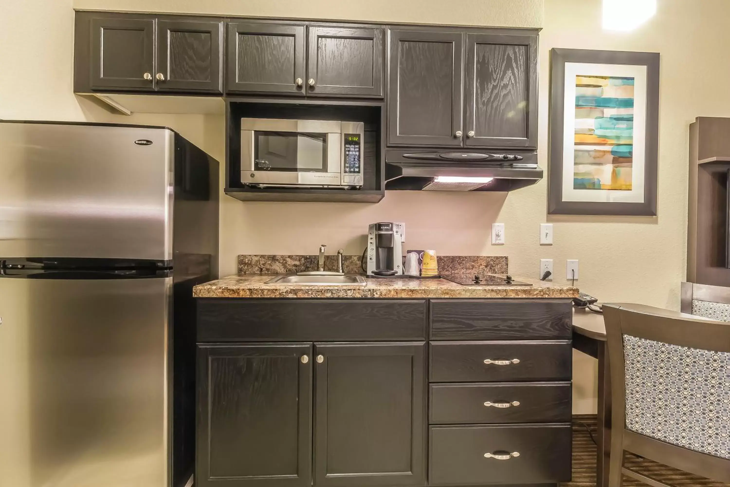 Kitchen or kitchenette, Kitchen/Kitchenette in Quality Inn & Suites