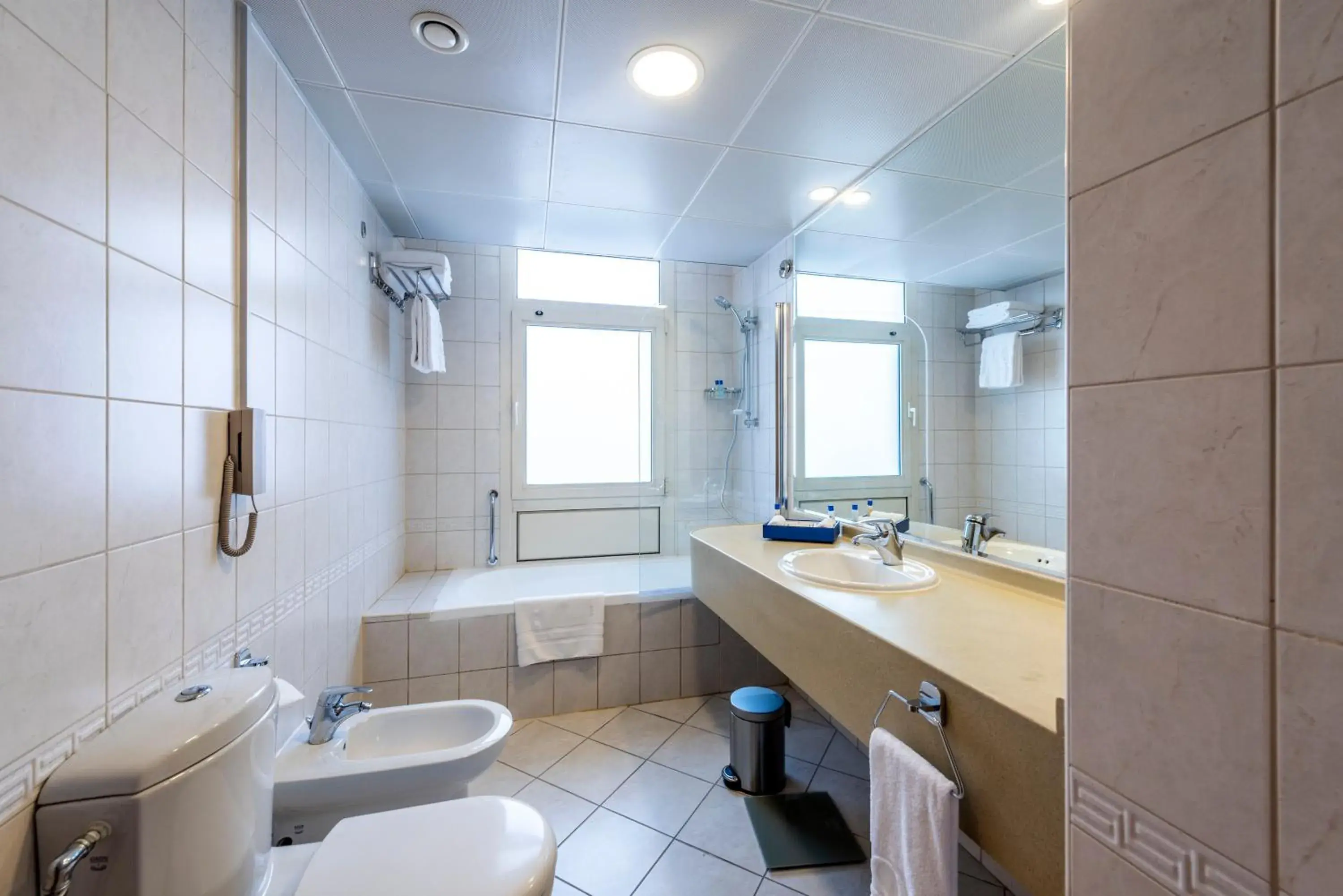 Shower, Bathroom in Roda Al Murooj Residences