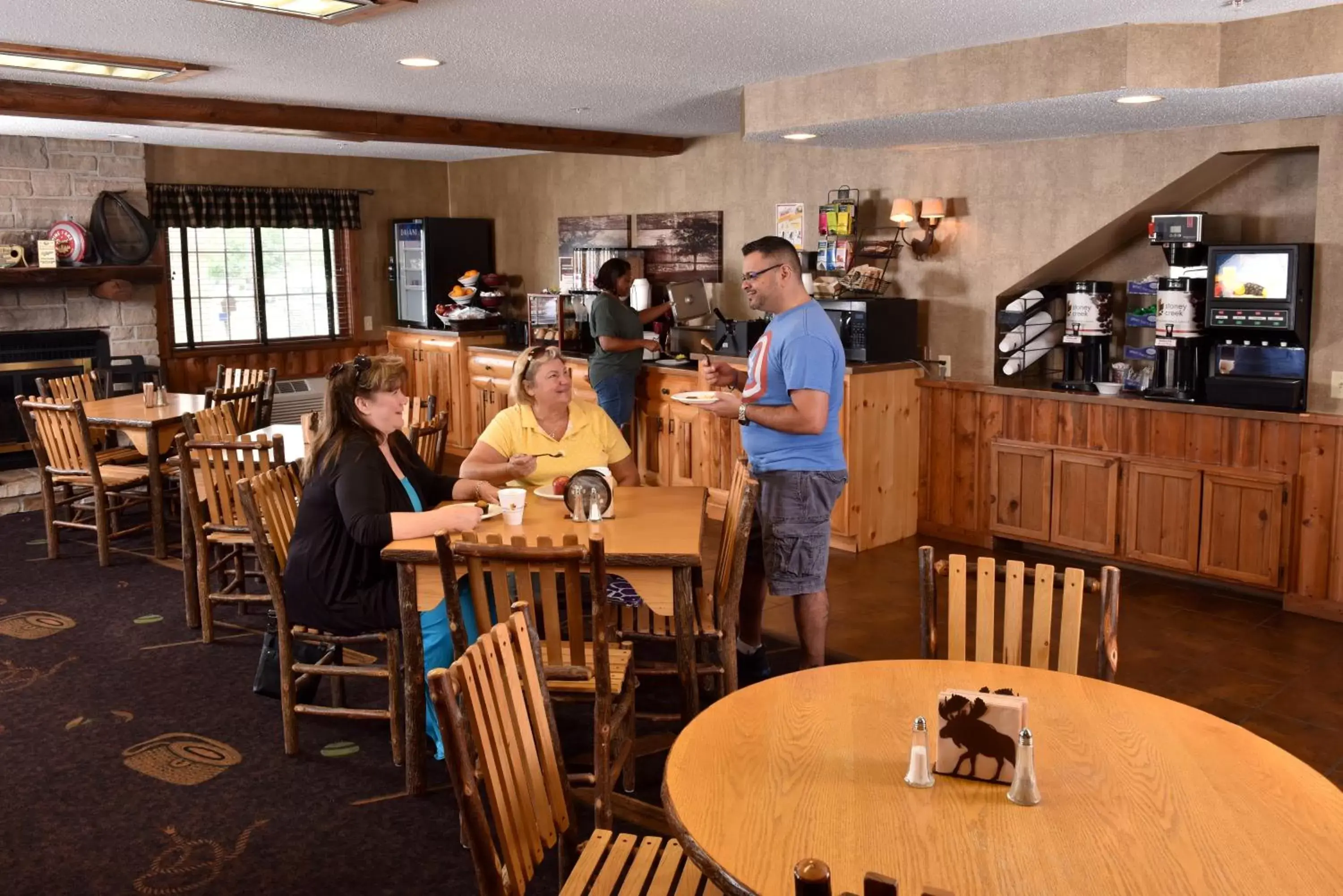 Continental breakfast, Restaurant/Places to Eat in Stoney Creek Inn Quincy