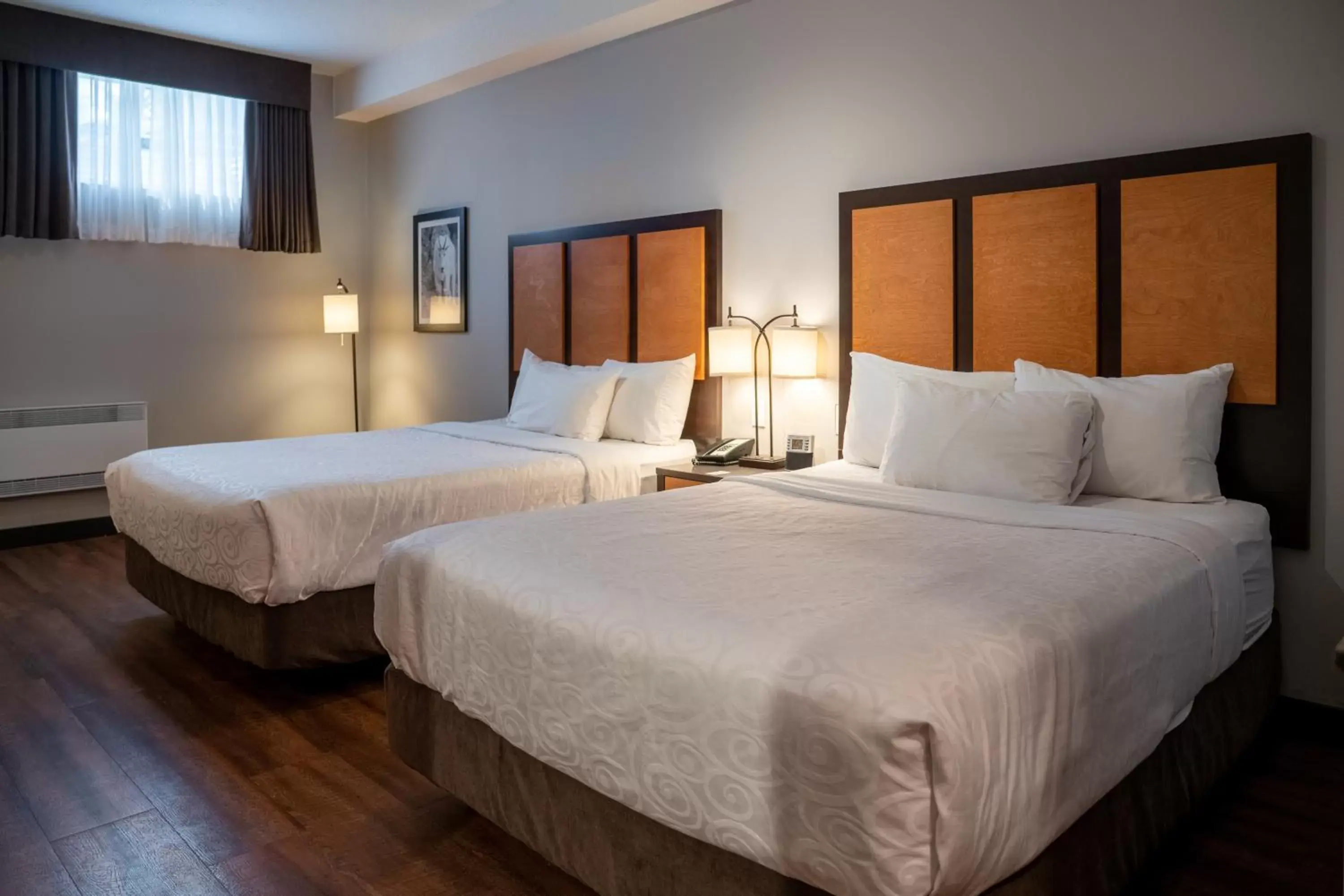 Photo of the whole room, Bed in Pocaterra Inn & Waterslide Photo of the whole room, Bed in Pocaterra Inn & Waterslide