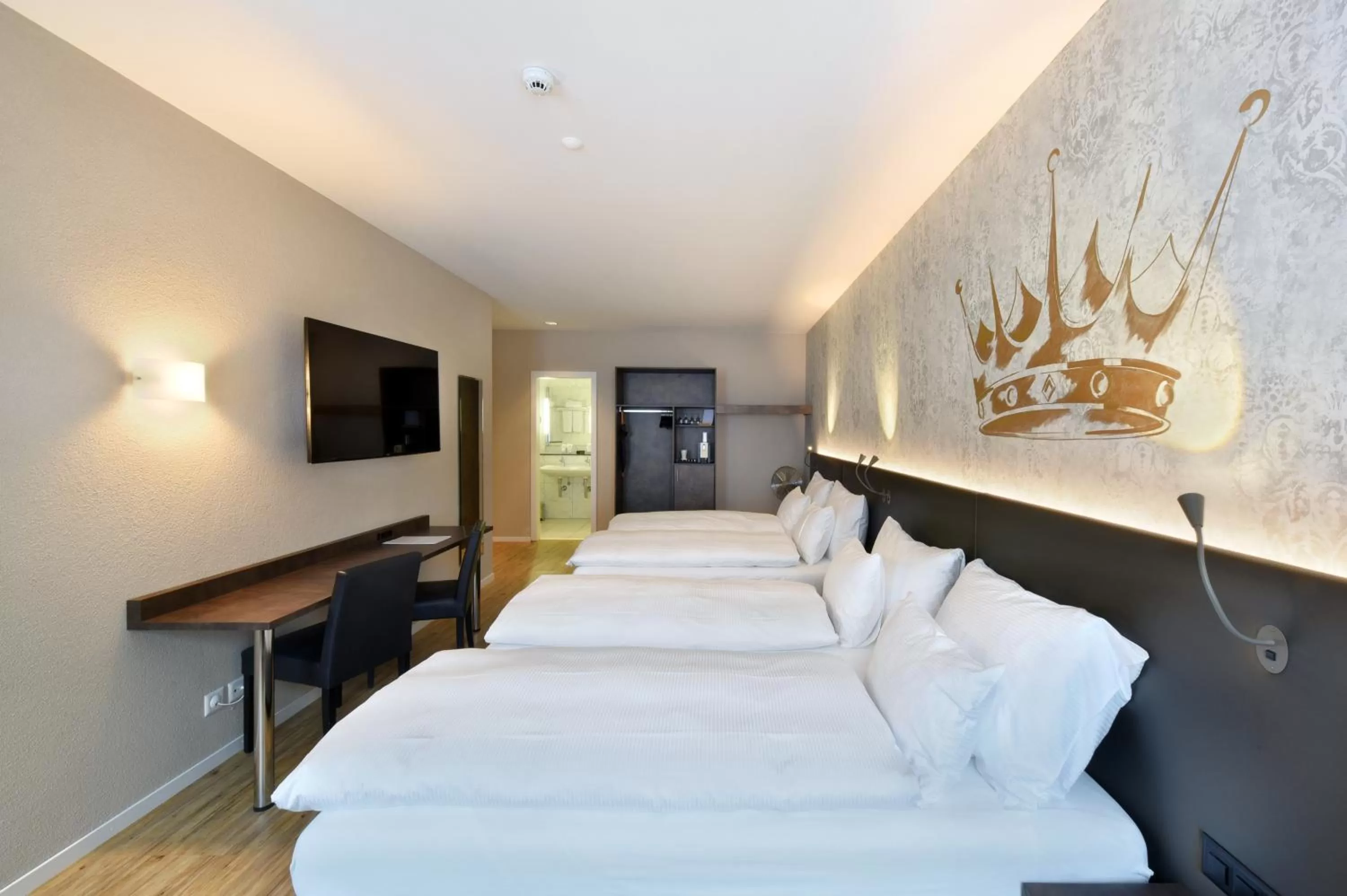 Photo of the whole room, Bed in Altstadt Hotel Krone Luzern