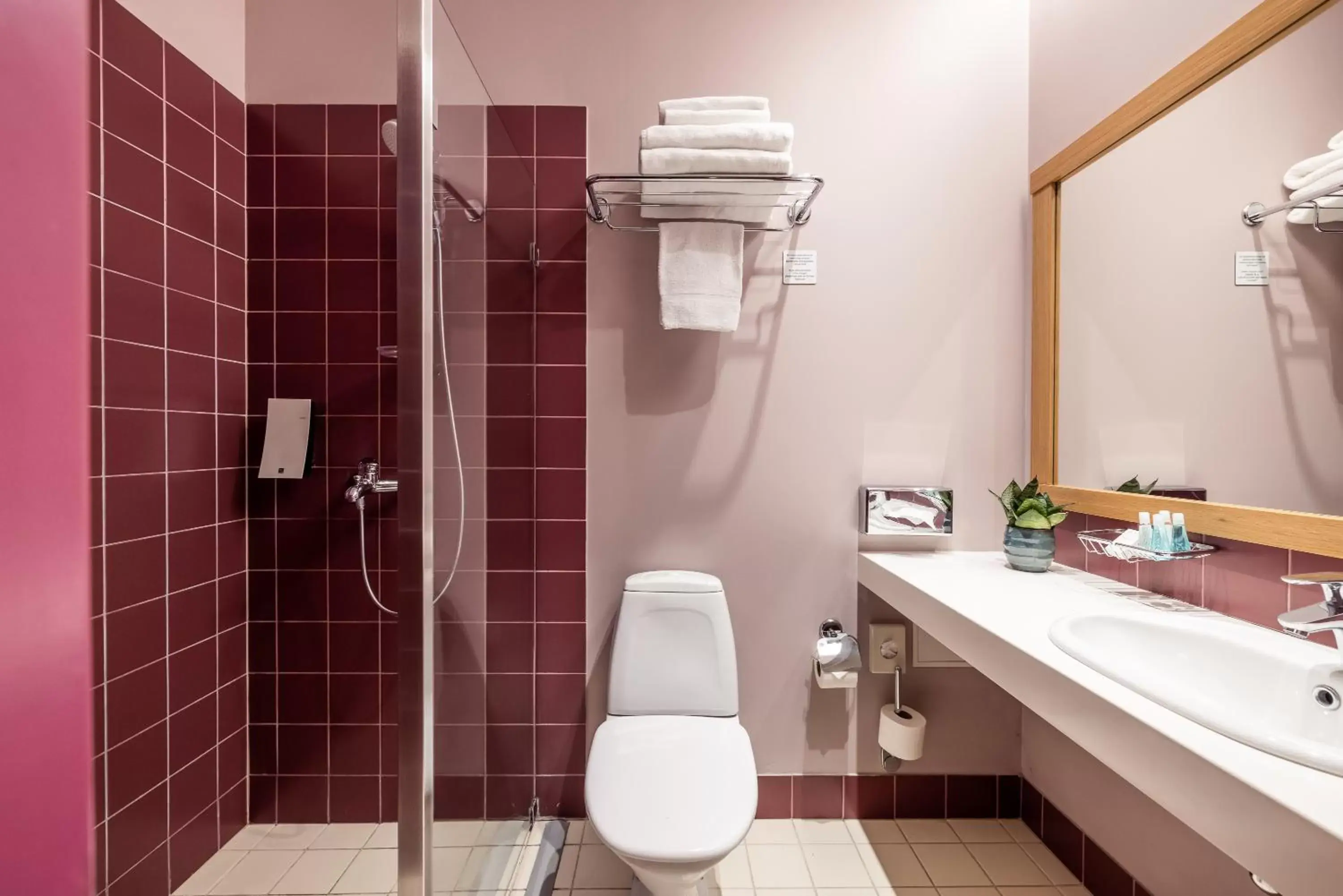 Shower, Bathroom in Hotel Soho