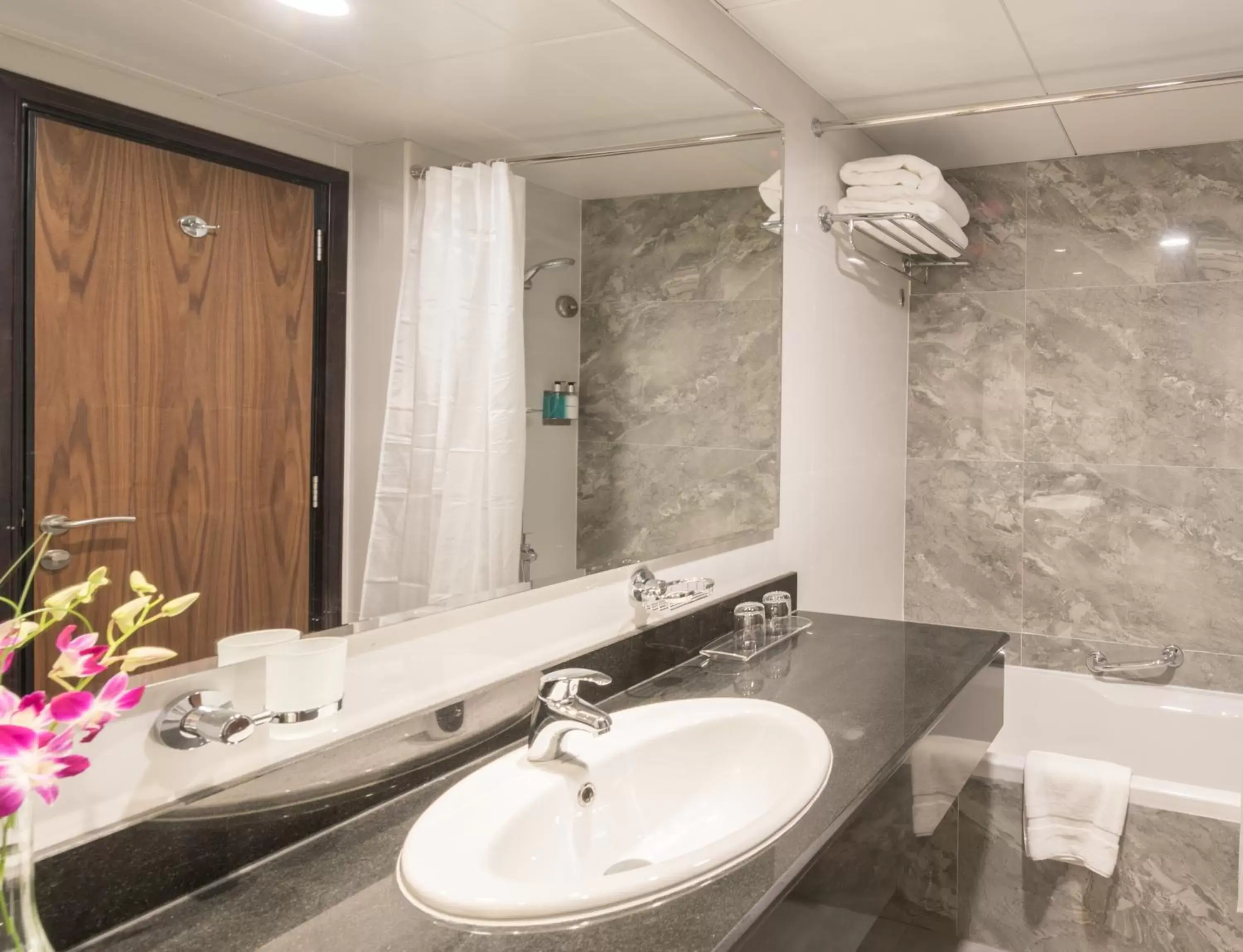 Bathroom in Hawthorn Suites by Wyndham Abu Dhabi City Center