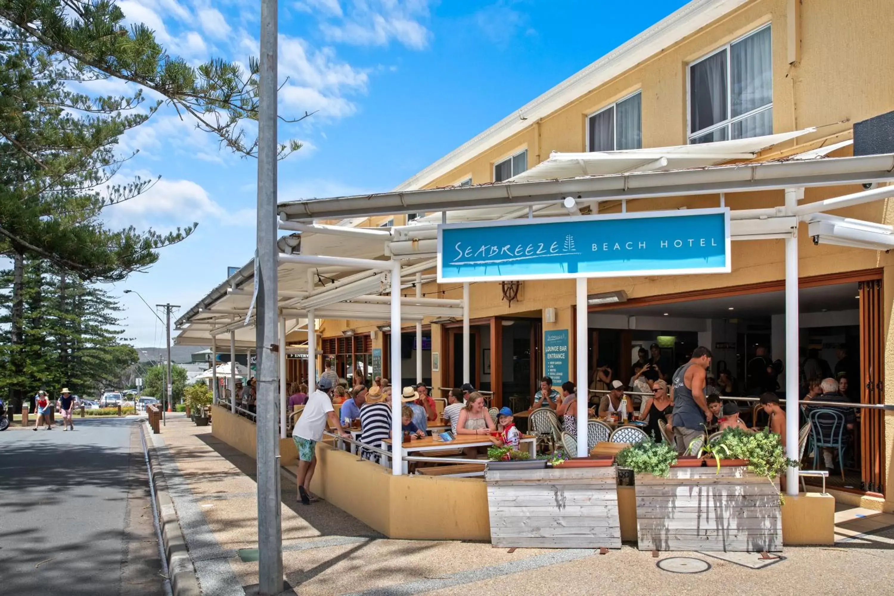Restaurant/places to eat in Seabreeze Beach Hotel