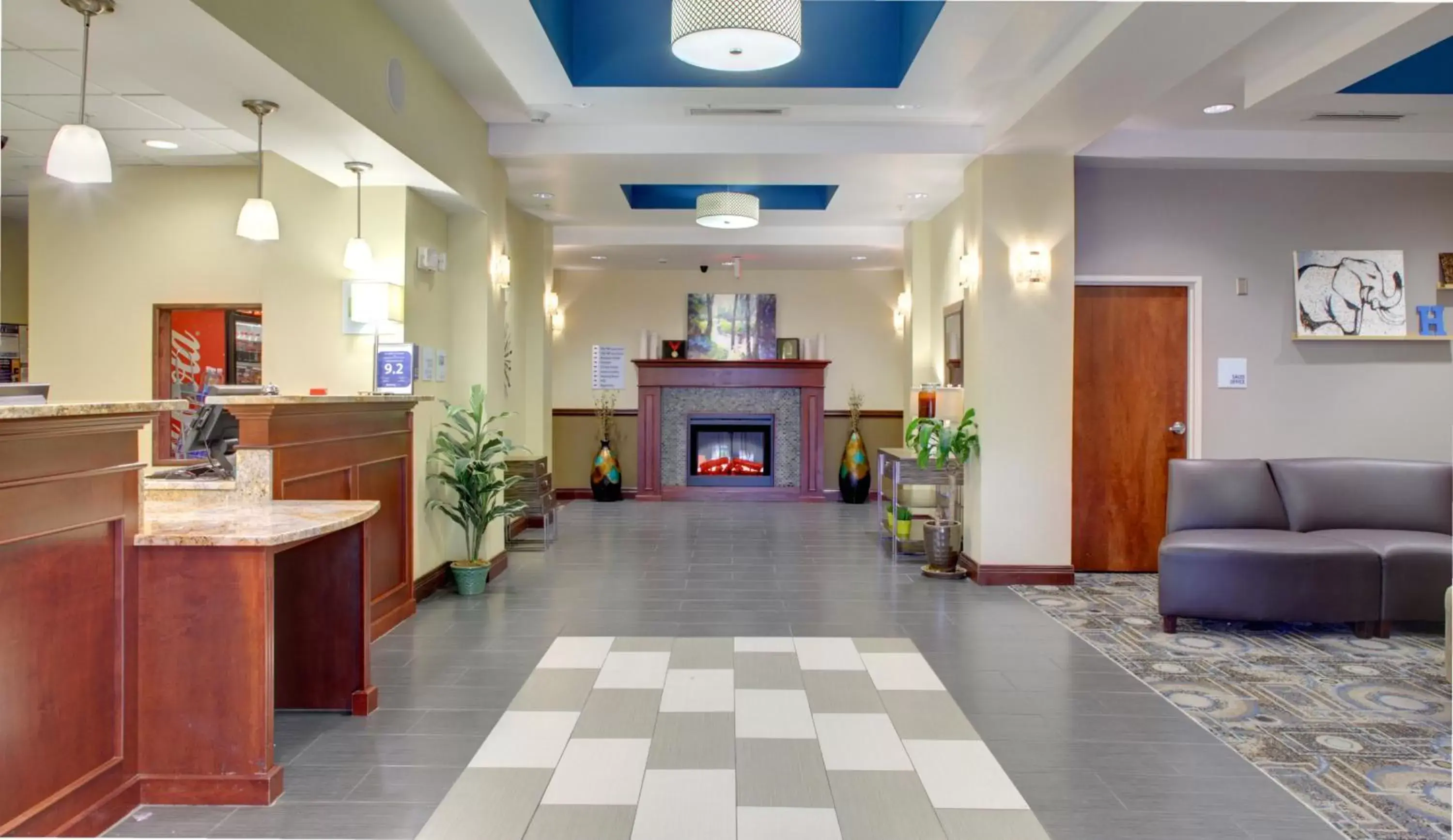 Lobby or reception, Lobby/Reception in Holiday Inn Express & Suites Cross Lanes, an IHG Hotel