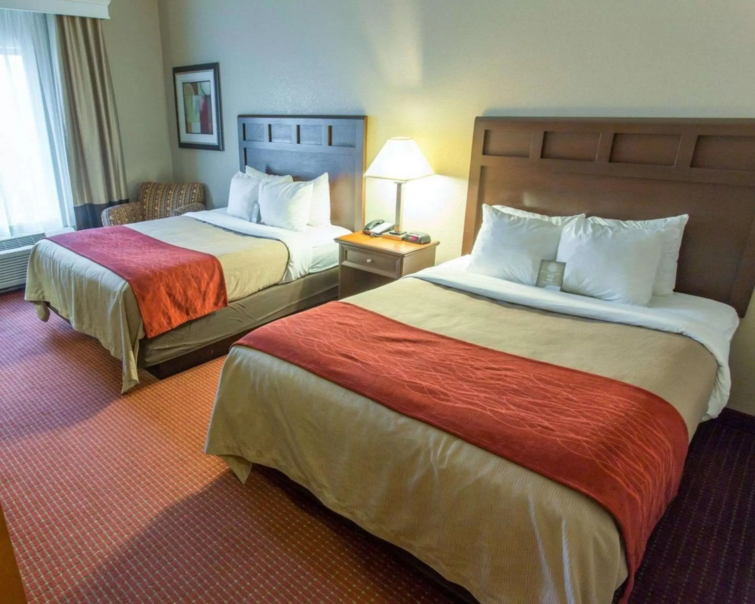 Photo of the whole room, Bed in Comfort Inn New Orleans Airport South