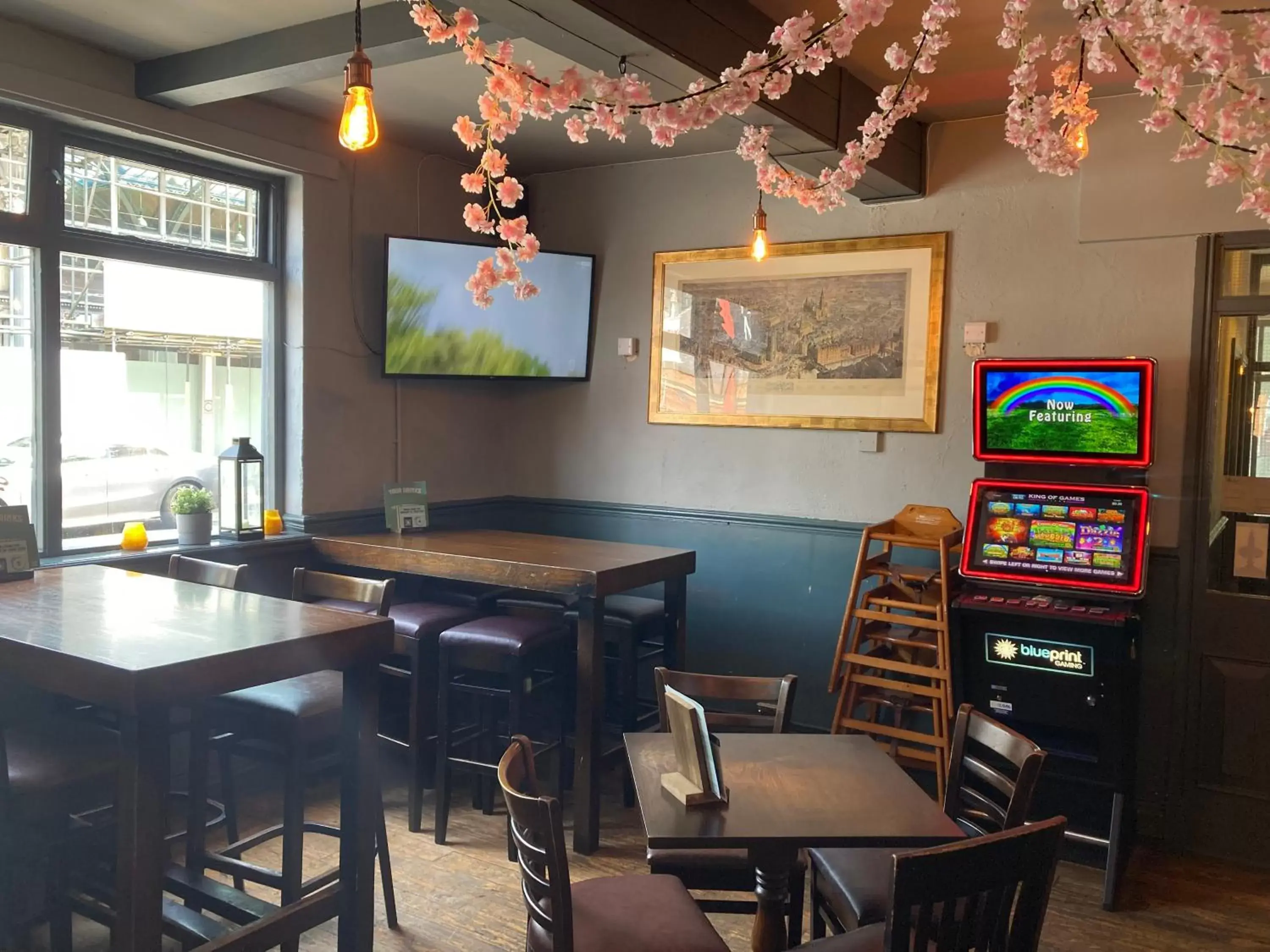 TV and multimedia, Restaurant/Places to Eat in The Oxnoble