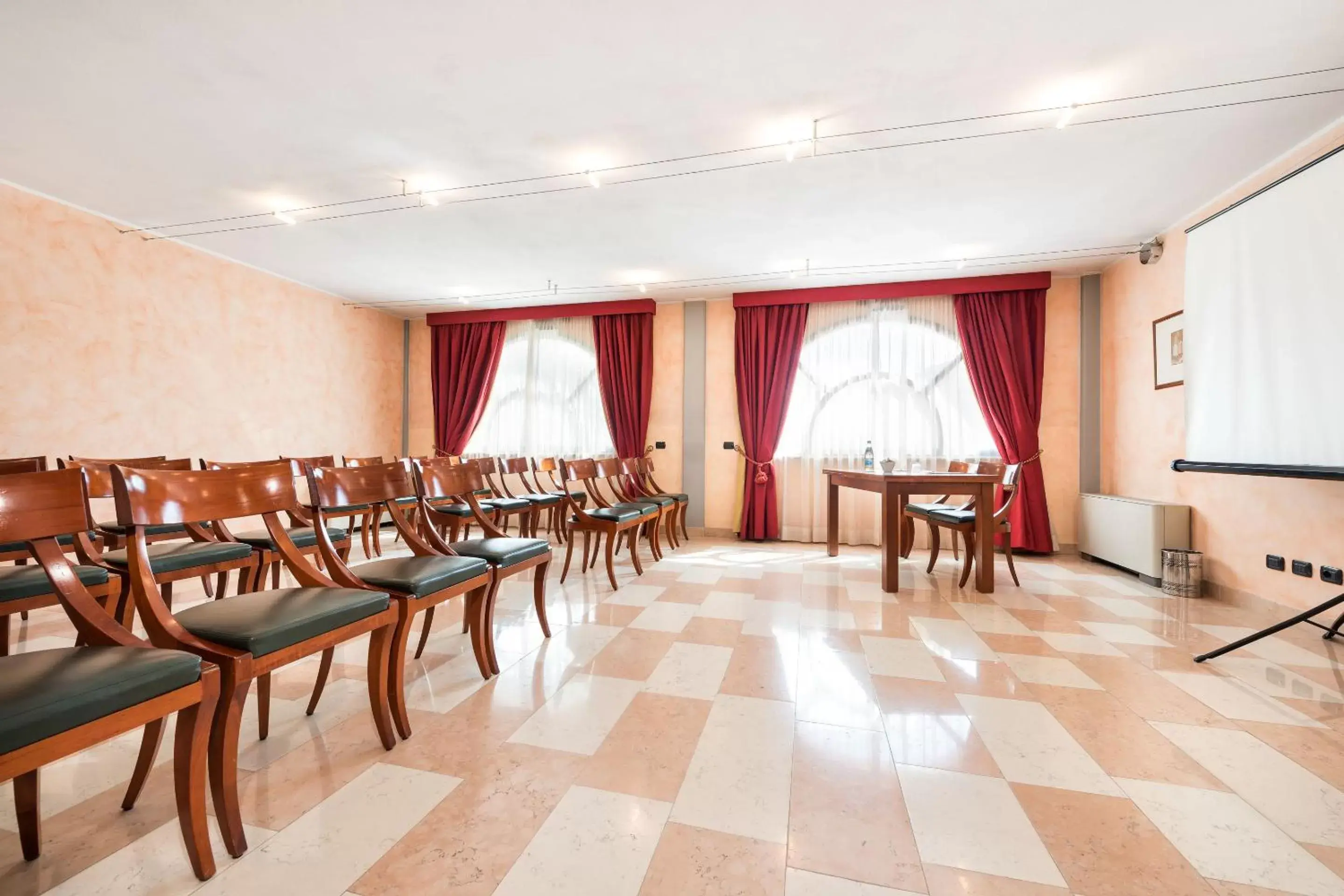 Meeting/conference room, Restaurant/Places to Eat in Hotel Villa Malaspina