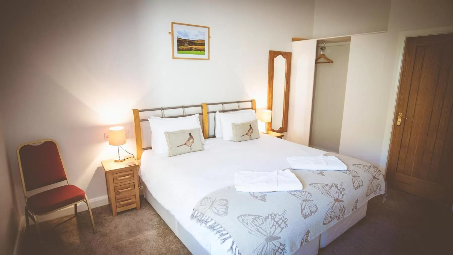 Photo of the whole room, Bed in Coddy's Farm