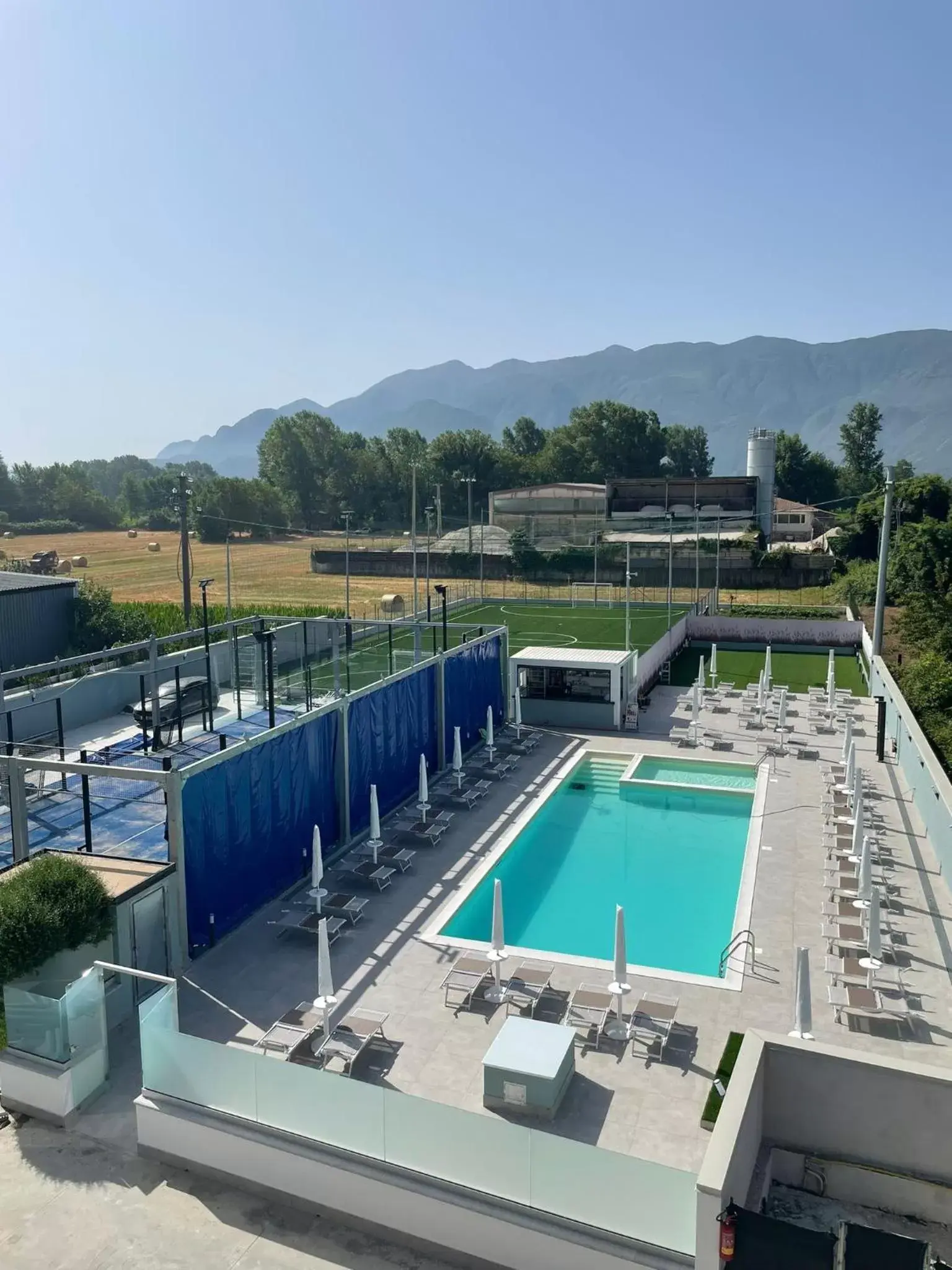 Pool View in Montesarchiorooms