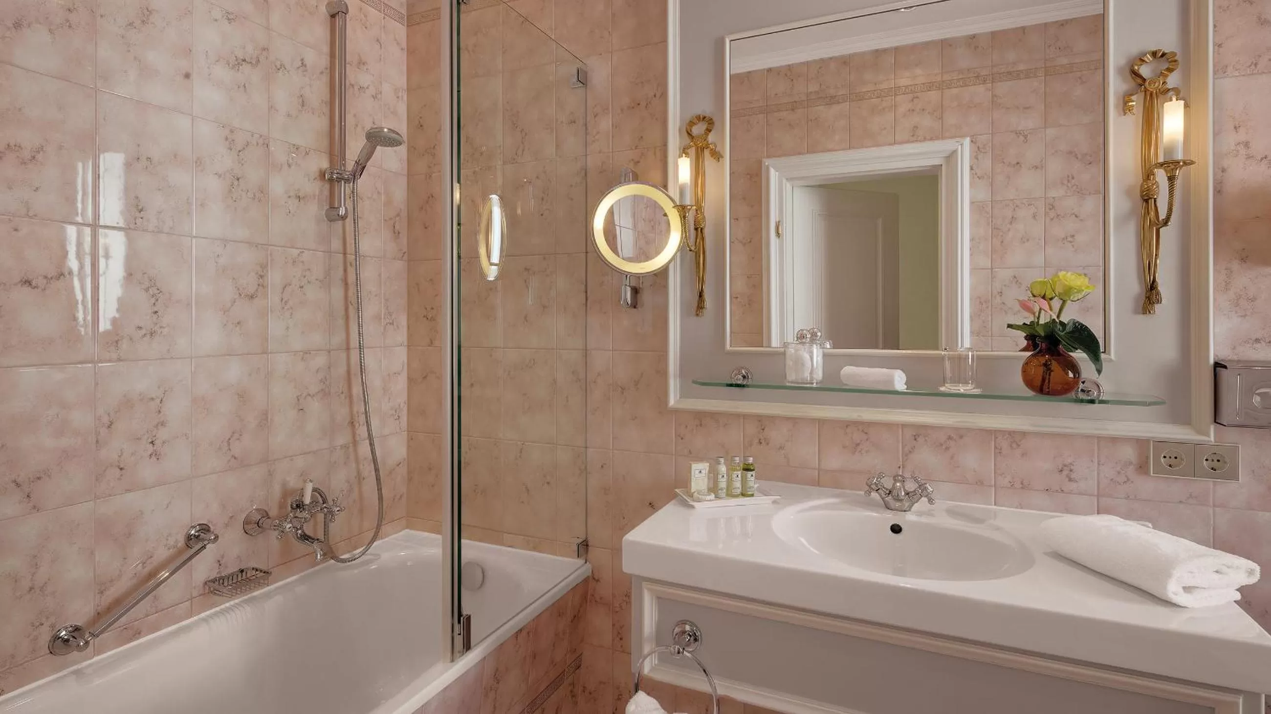 Bathroom in Excelsior by Geisel