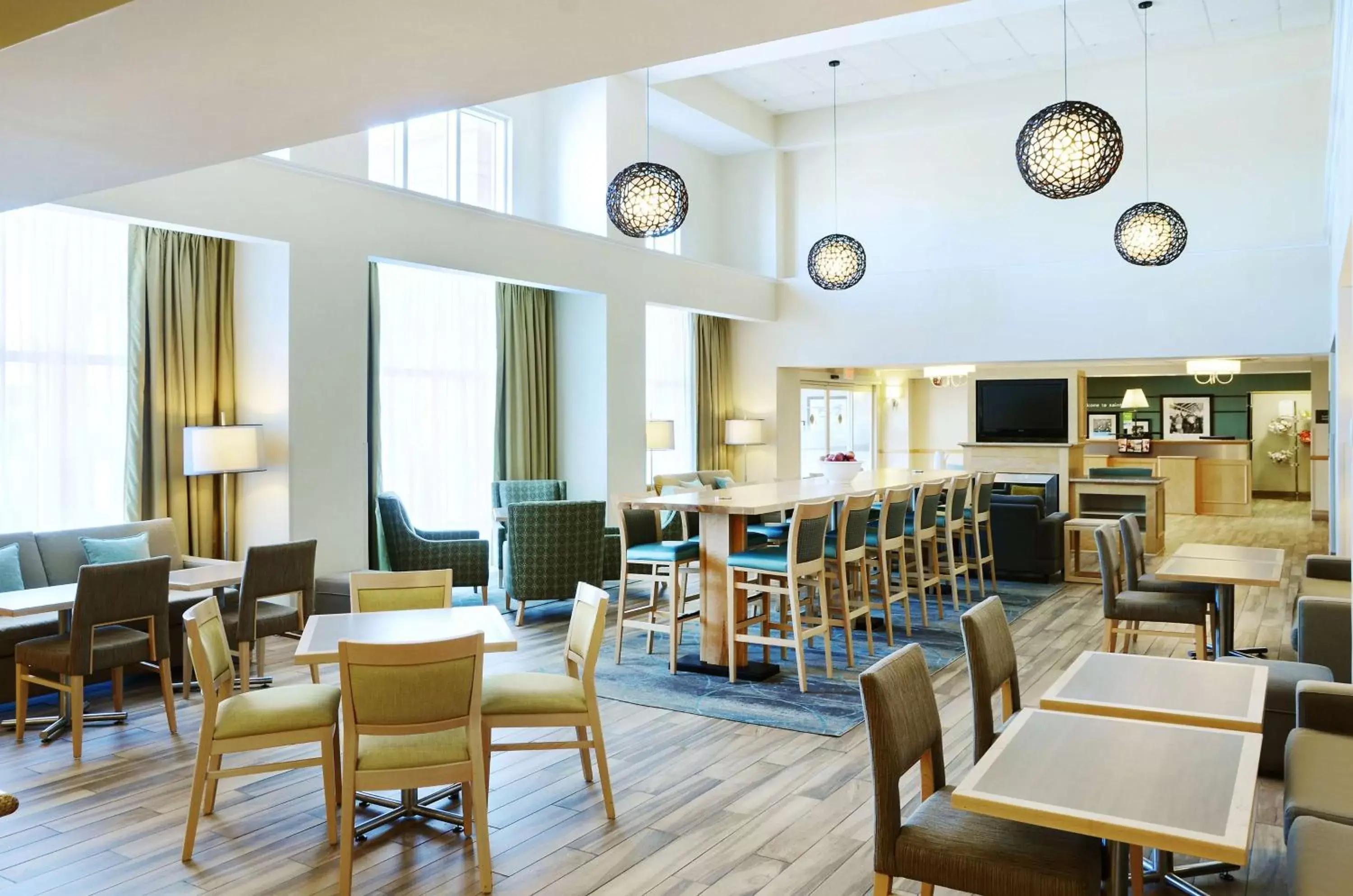 Dining area, Restaurant/Places to Eat in Hampton Inn & Suites Saint John