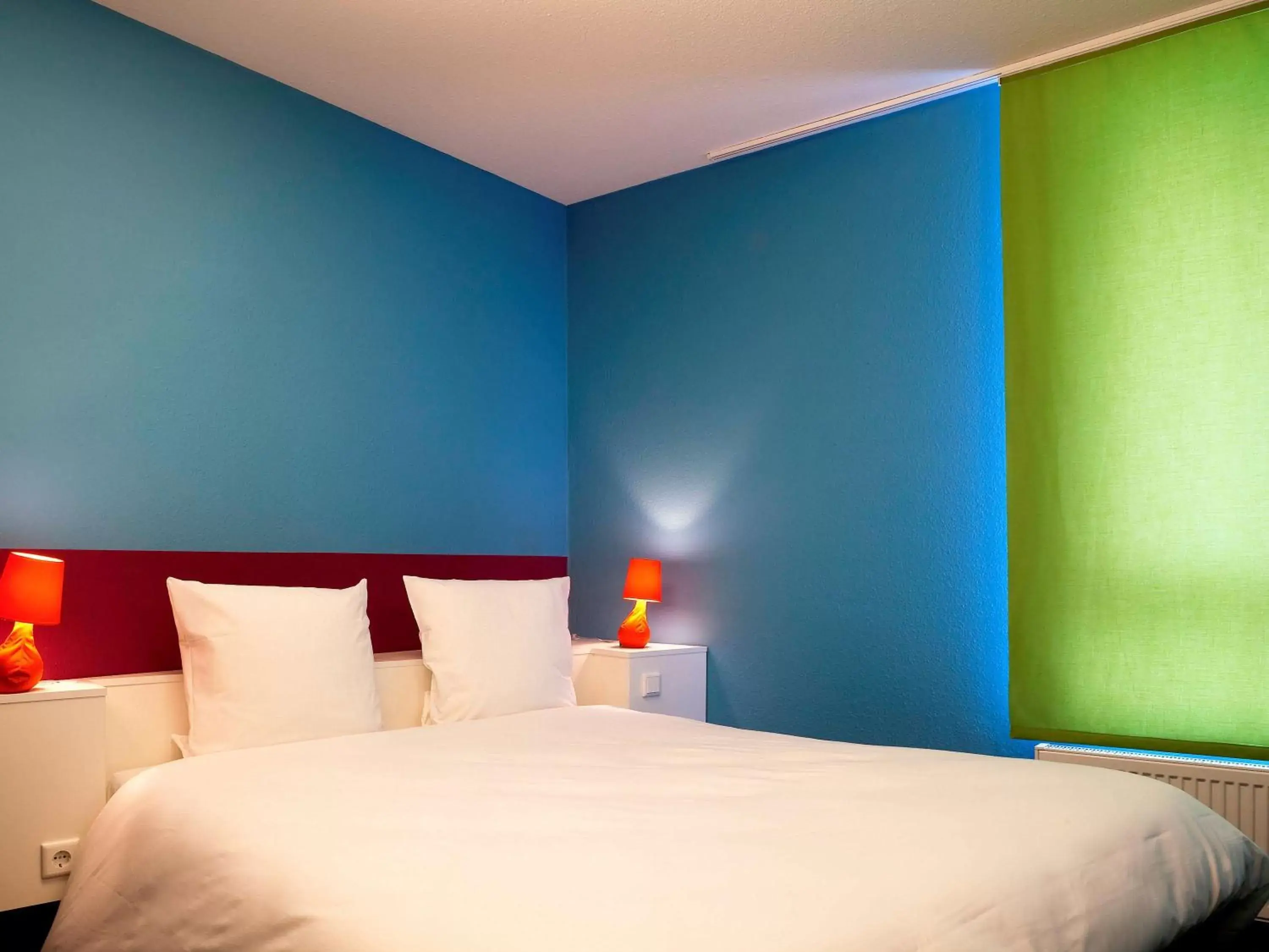 Photo of the whole room, Bed in ibis Styles Duesseldorf-Neuss