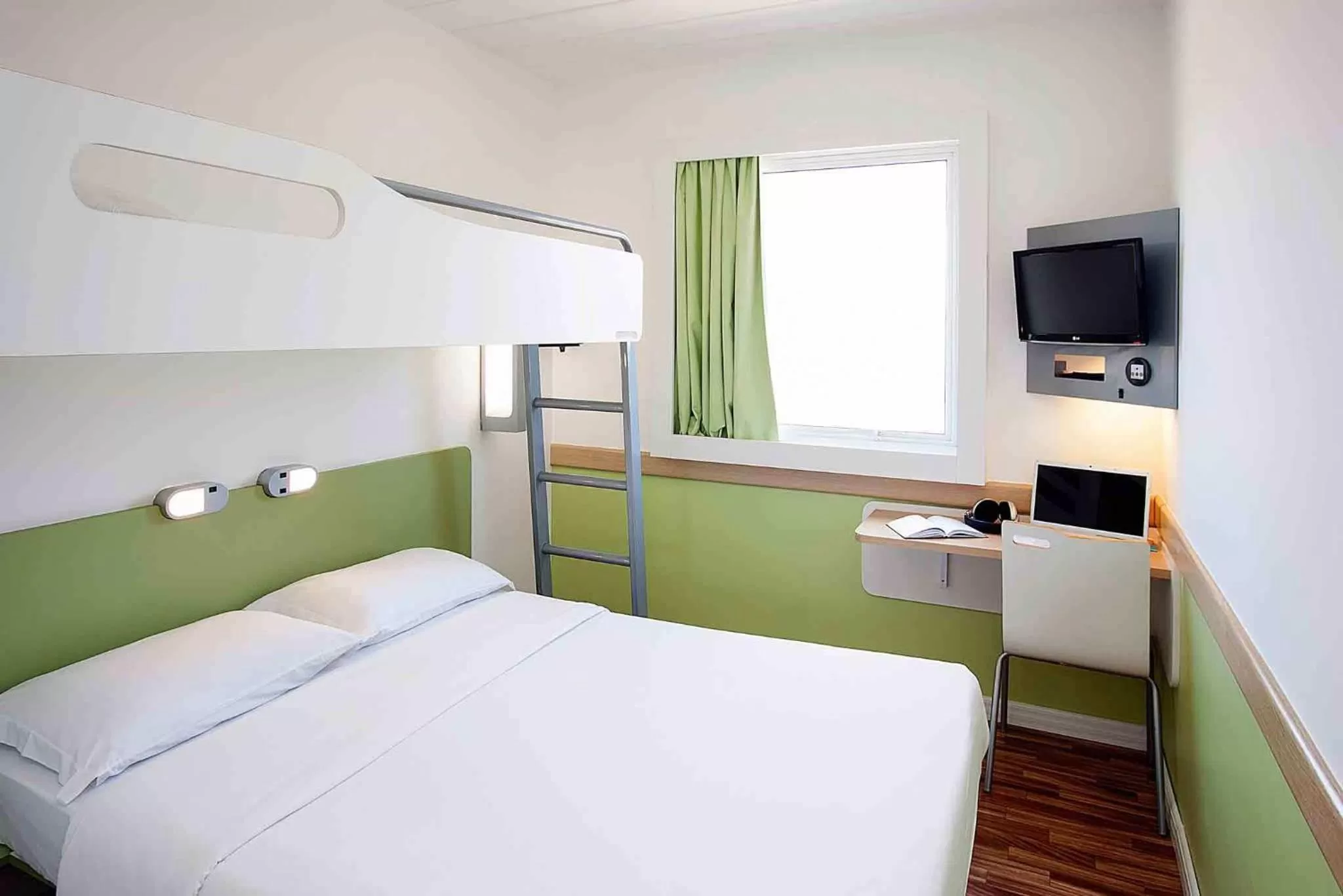Day, Bed in ibis budget Nancy Porte Sud