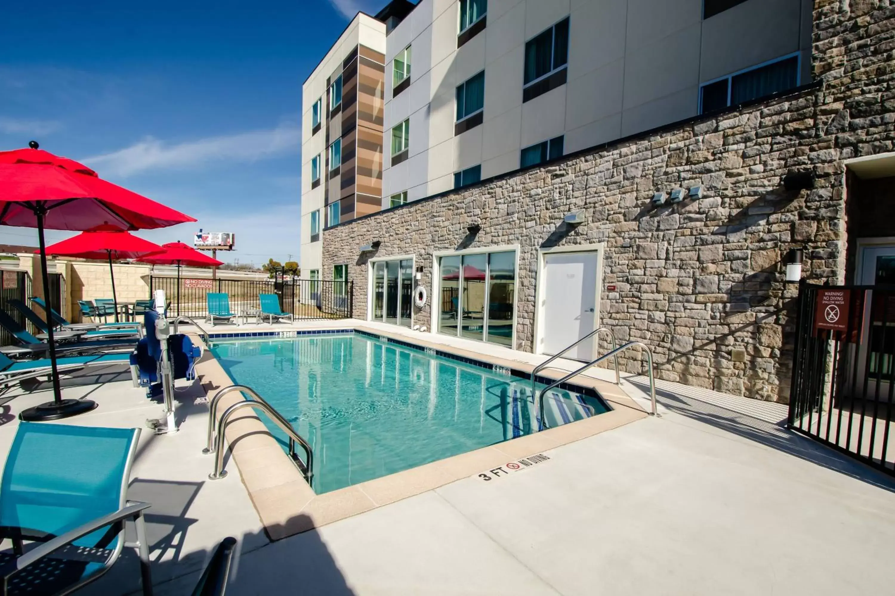 Swimming Pool in TownePlace Suites by Marriott Temple