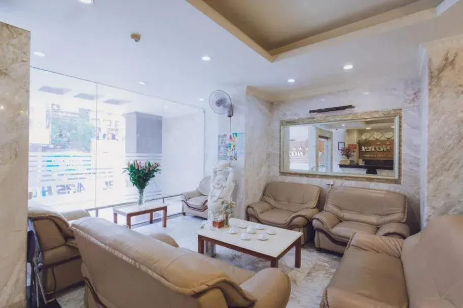 Communal lounge/ TV room, Seating Area in A25 Hotel - 221 Bạch Mai