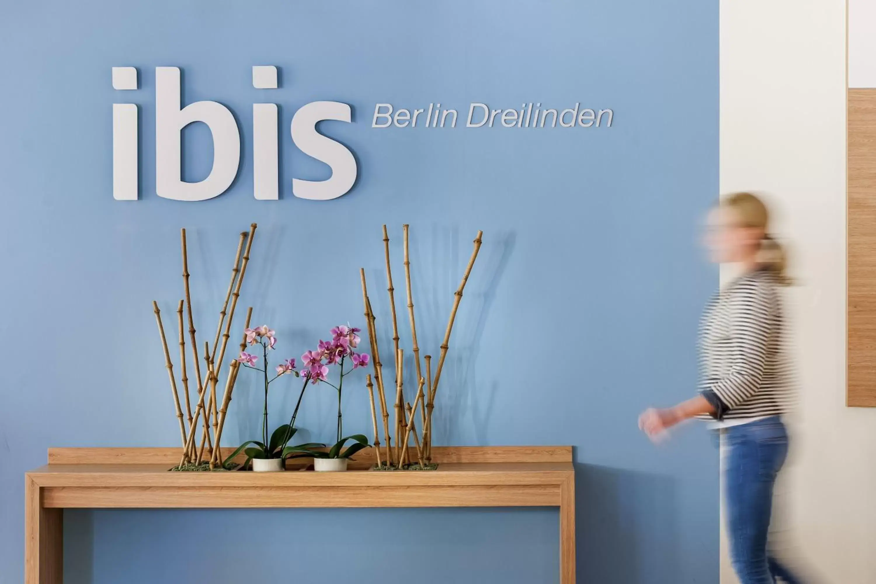 Lobby or reception in ibis Berlin Dreilinden