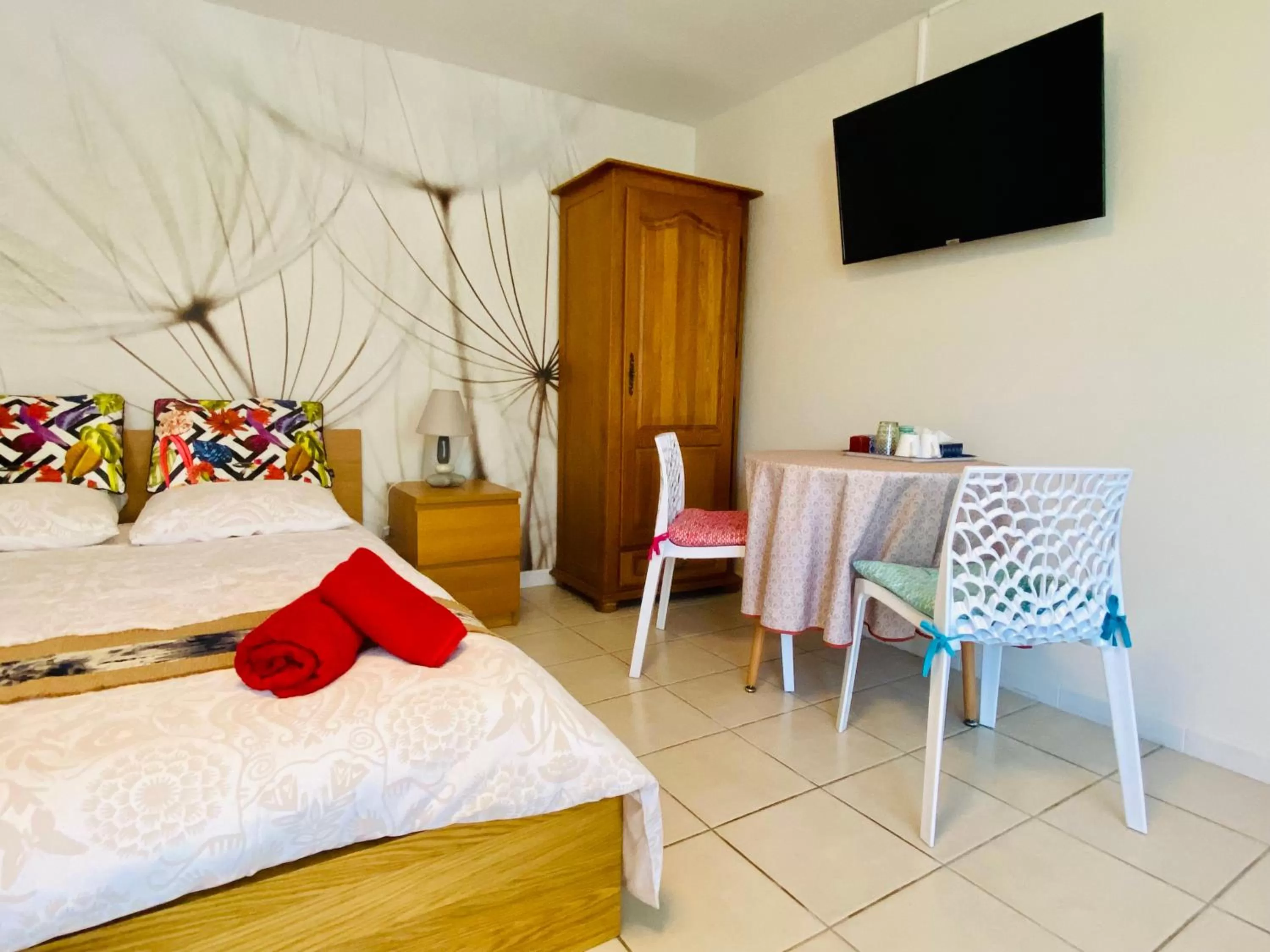 Photo of the whole room, Bed in Mas des Tournevents