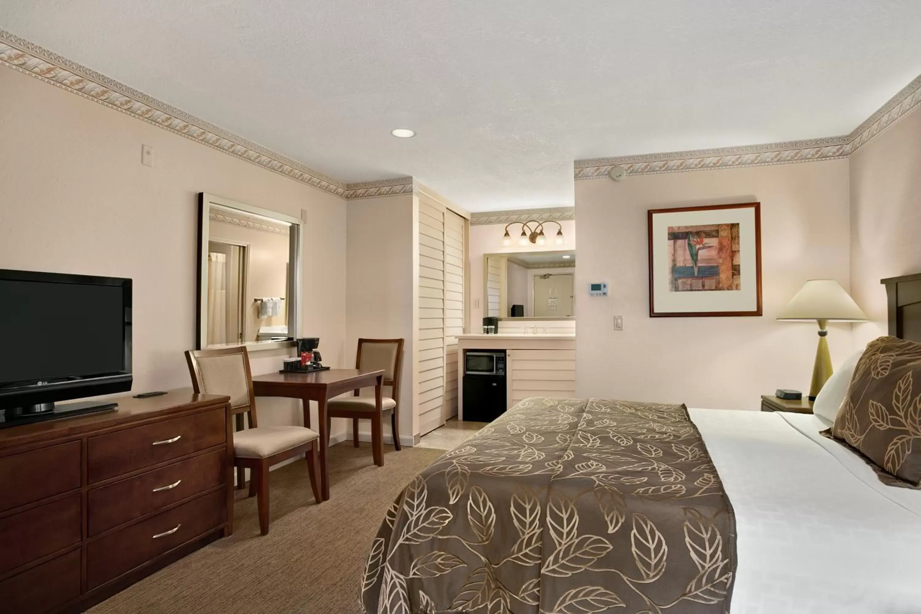 Bedroom, Bed in Days Inn by Wyndham San Diego Hotel Circle