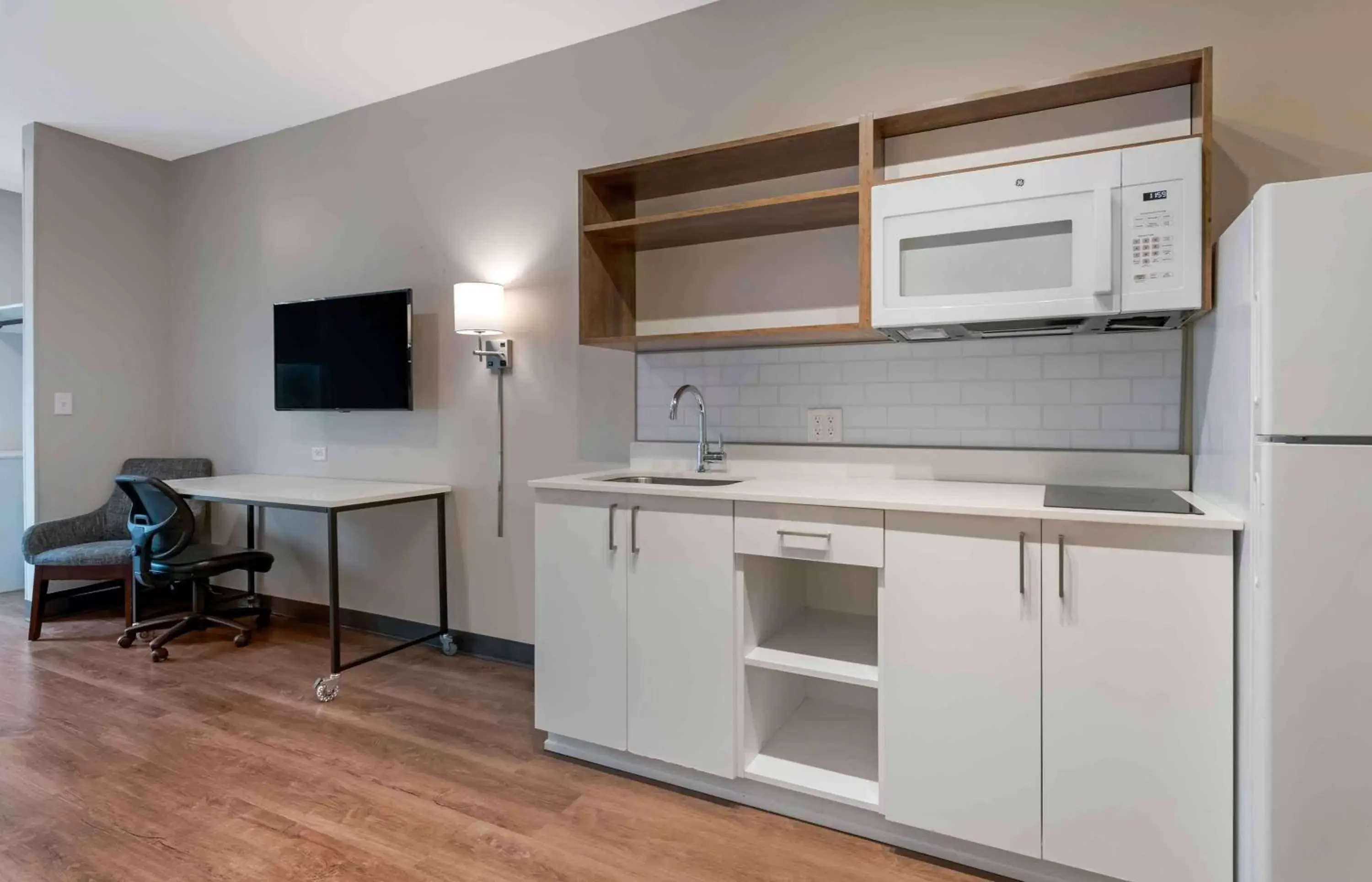 Bedroom, Kitchen/Kitchenette in Extended Stay America Premier Suites - Daytona Beach - Ormond Beach