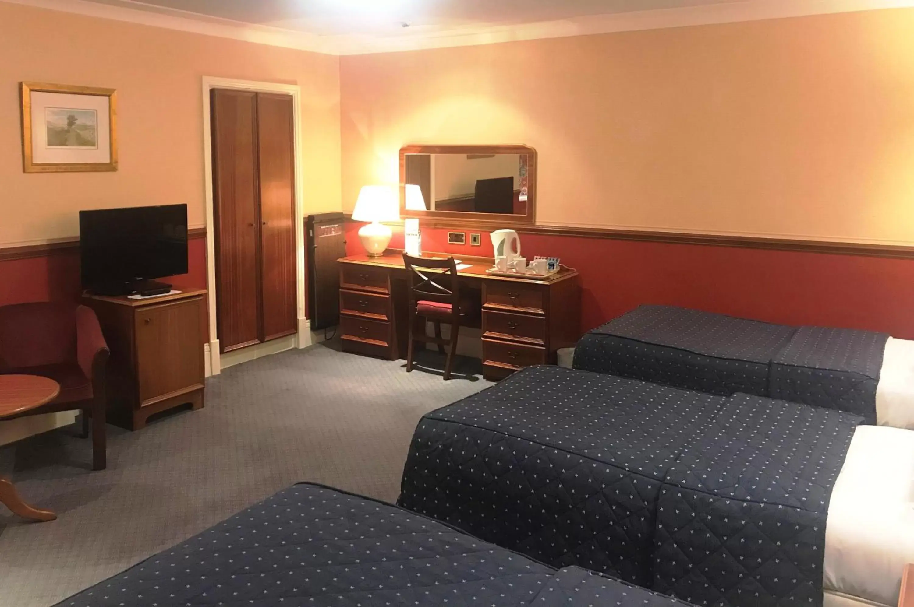 Triple Room in Cairn Hotel