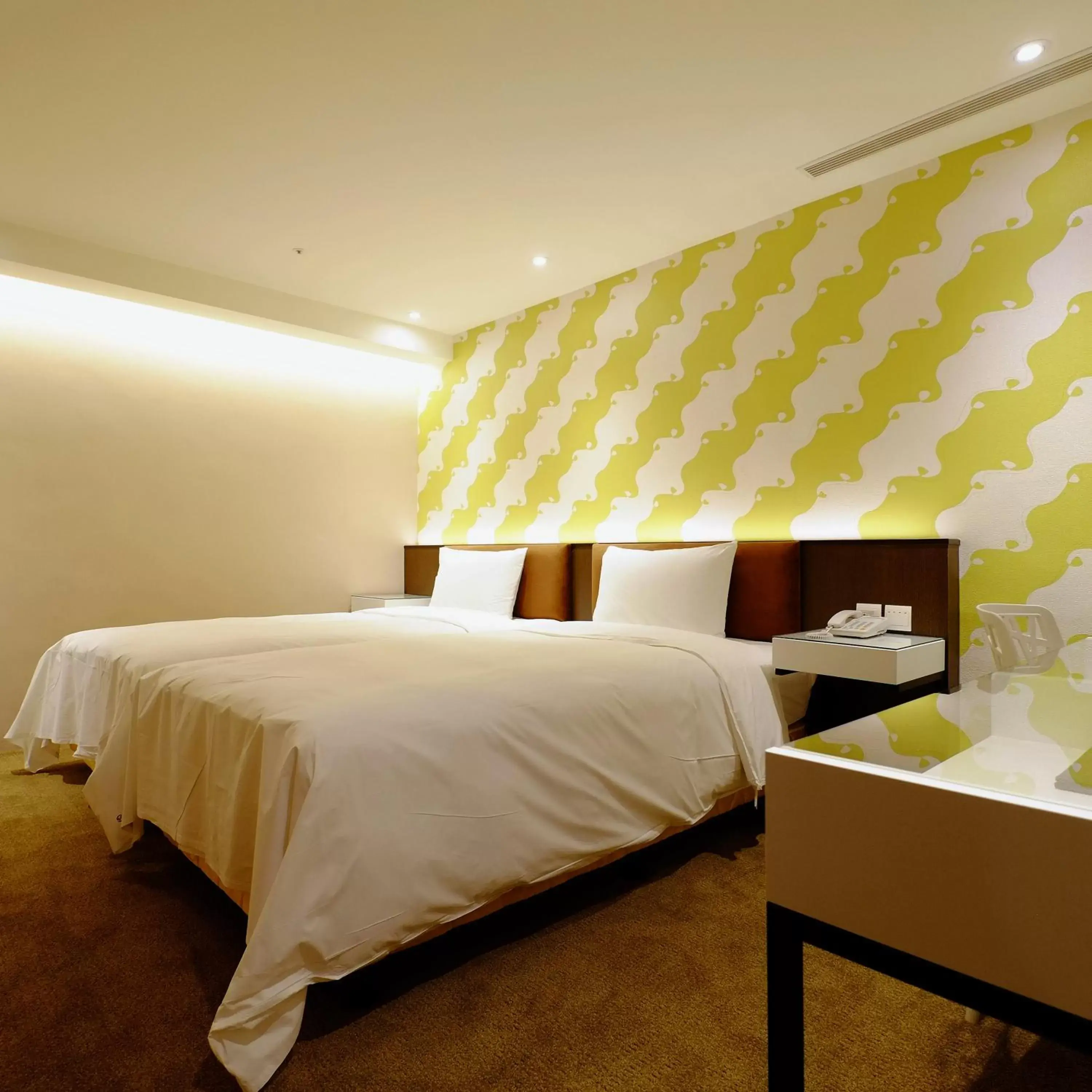 Photo of the whole room, Bed in Hotel Puri Taipei Station Branch