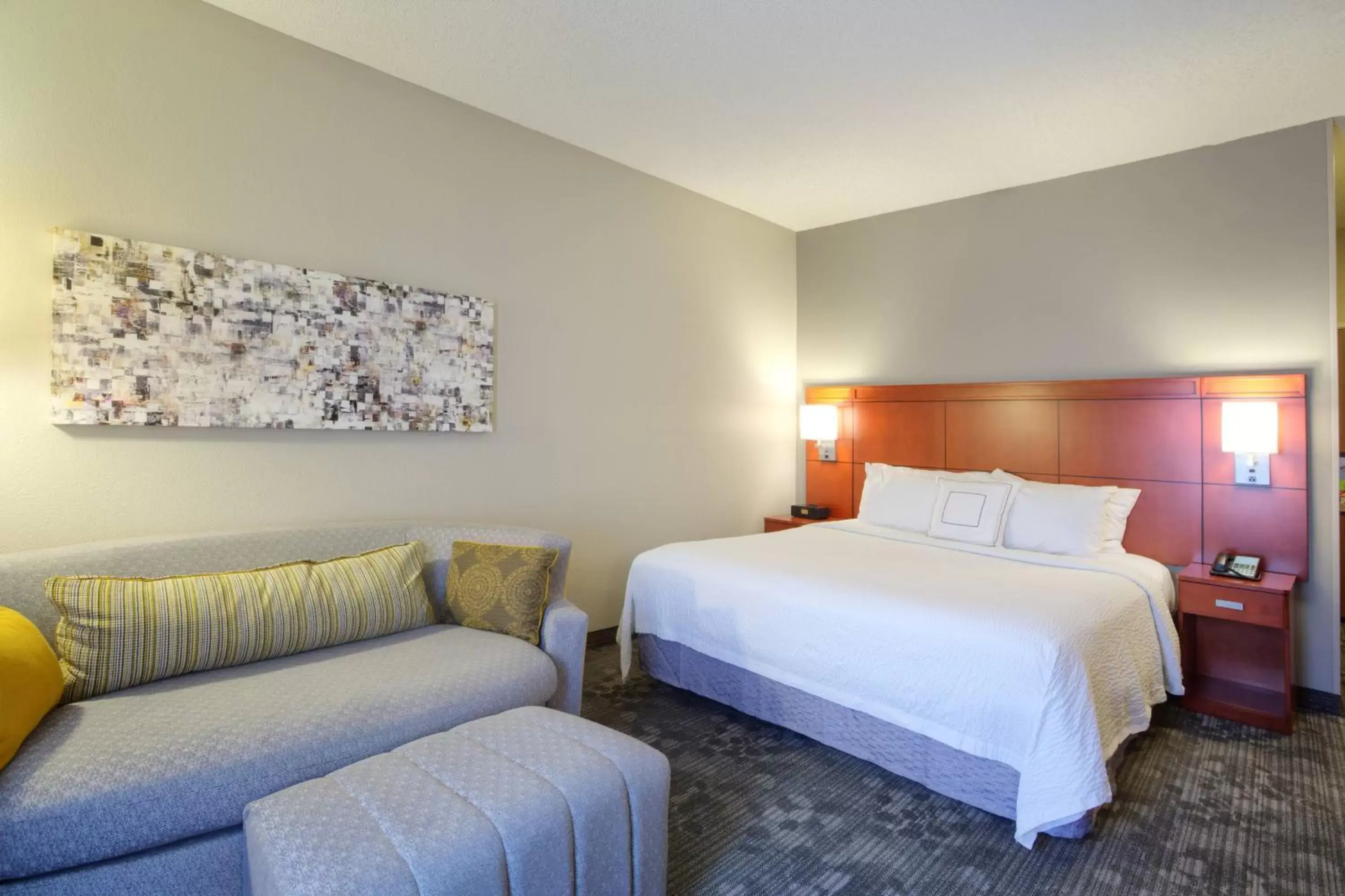 Photo of the whole room, Bed in Courtyard by Marriott McAllen