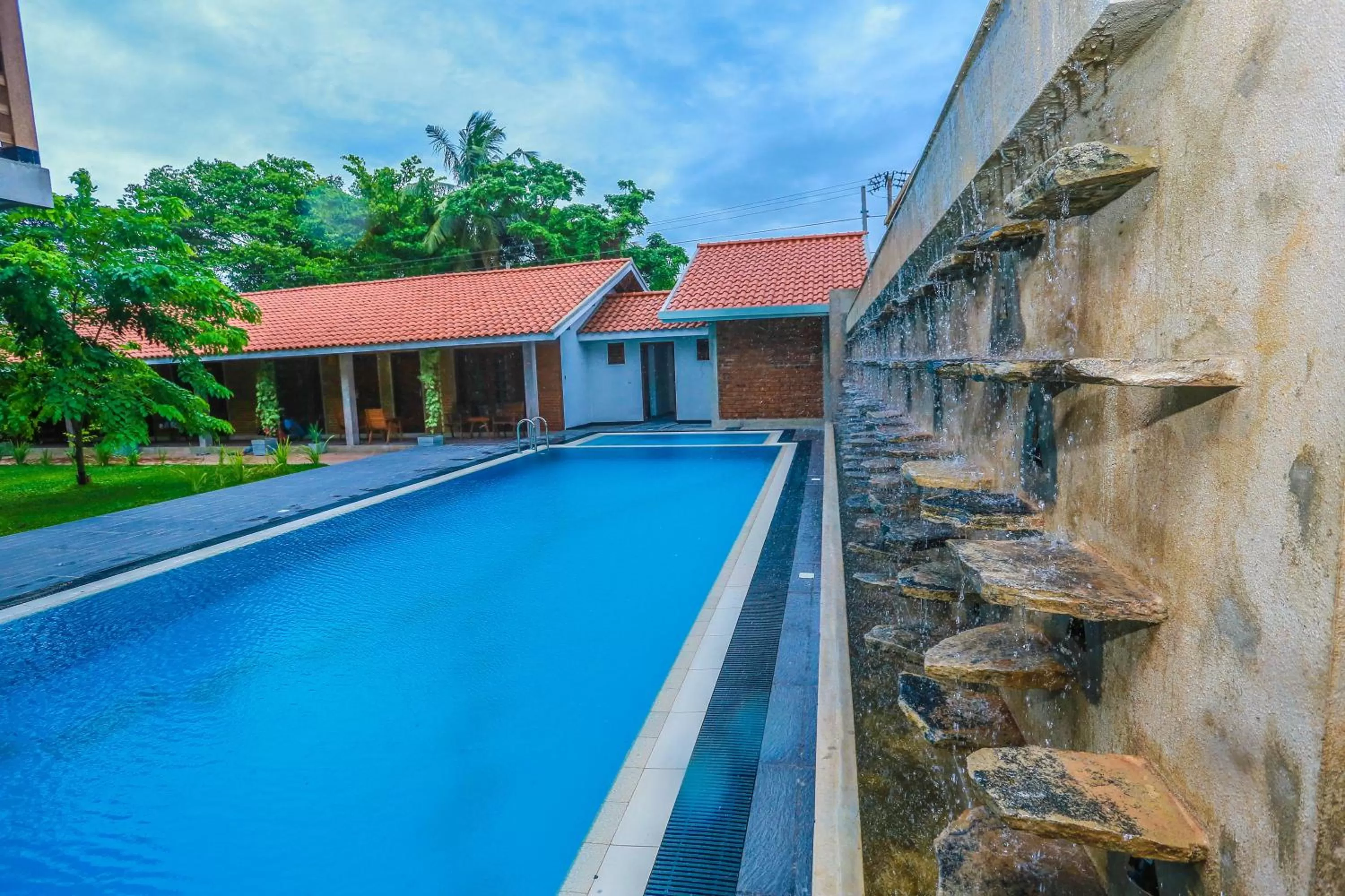 Swimming pool in Olinia Airport Hotel