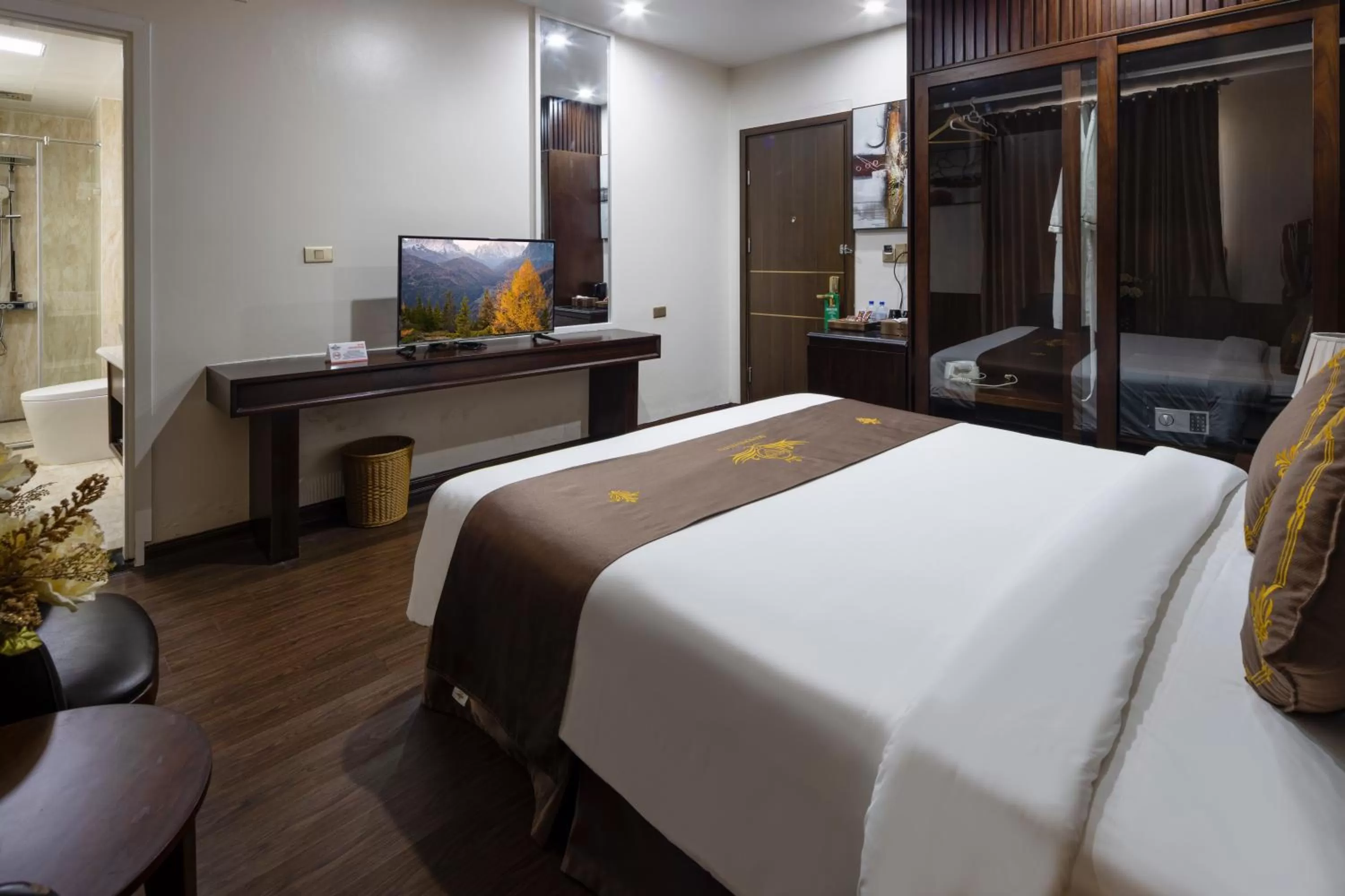 Bedroom, Bed in Diamond Luxury Hotel