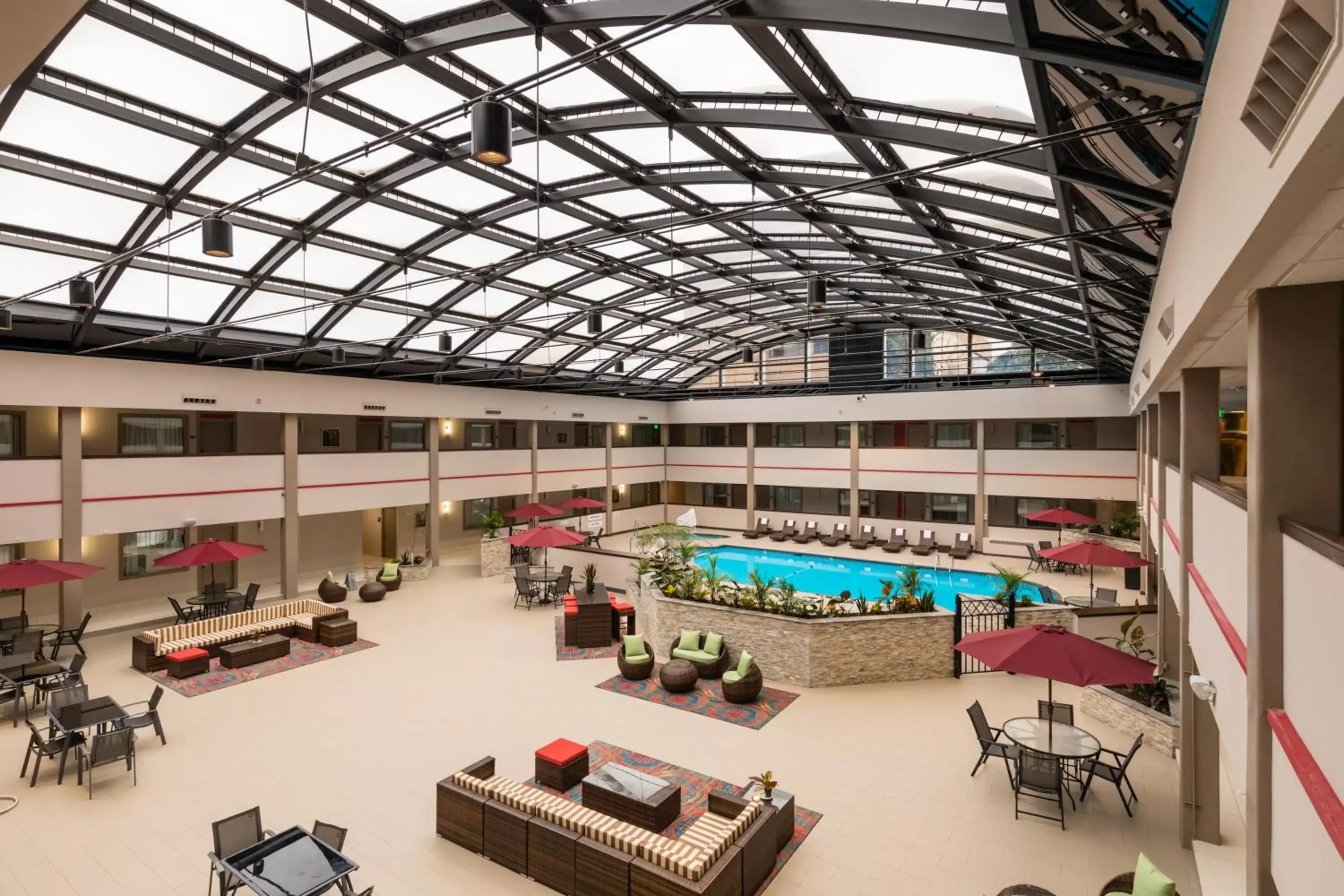 Swimming pool, Pool View in Brookfield- Milwaukee Hotel