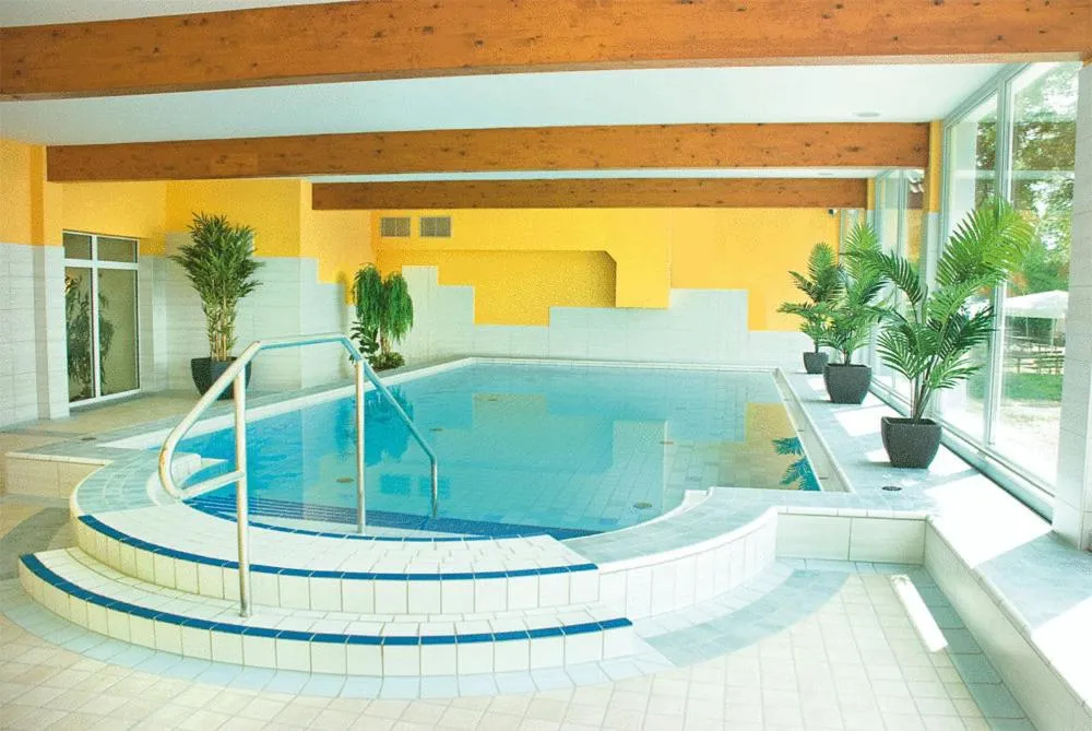 Swimming pool in Morada Hotel Isetal