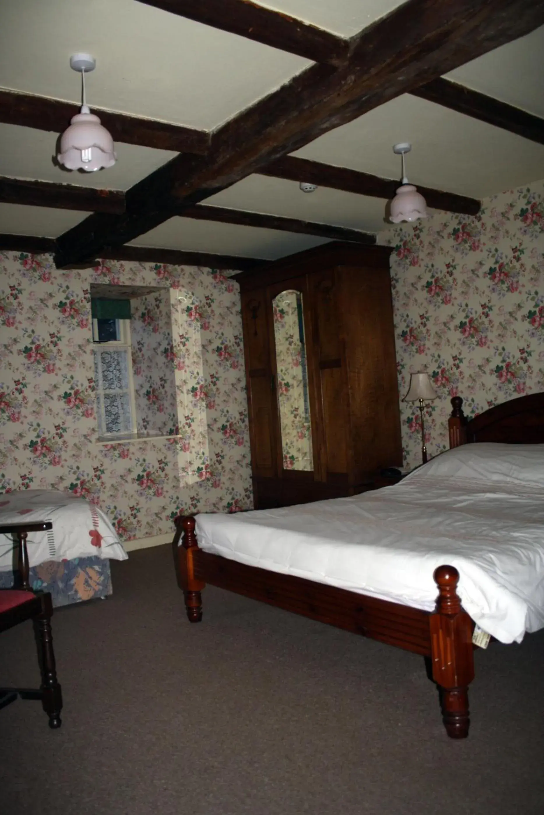 Photo of the whole room, Bed in Woodhill House