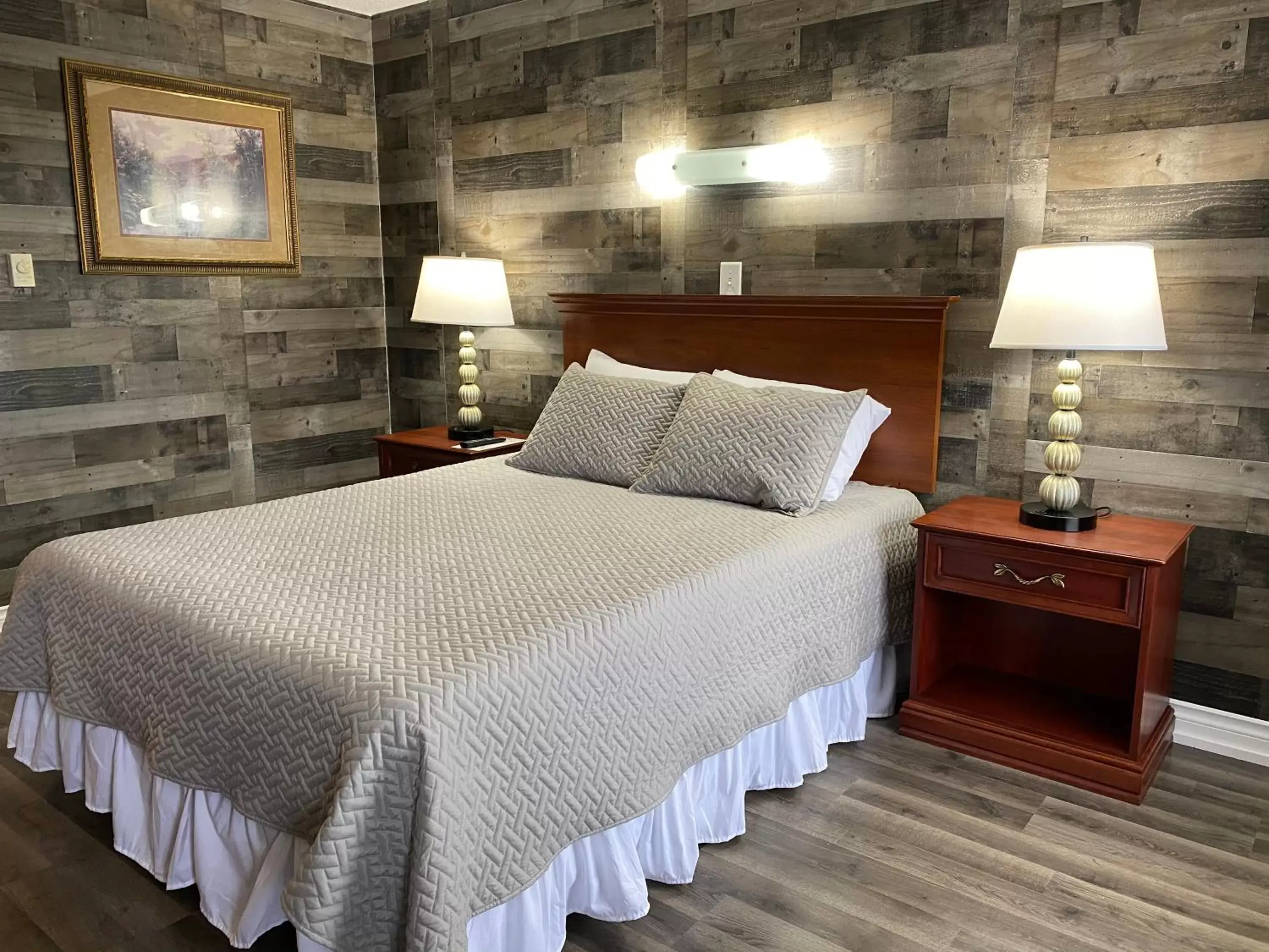 Bed in Pelican Motel Bed in Pelican Motel