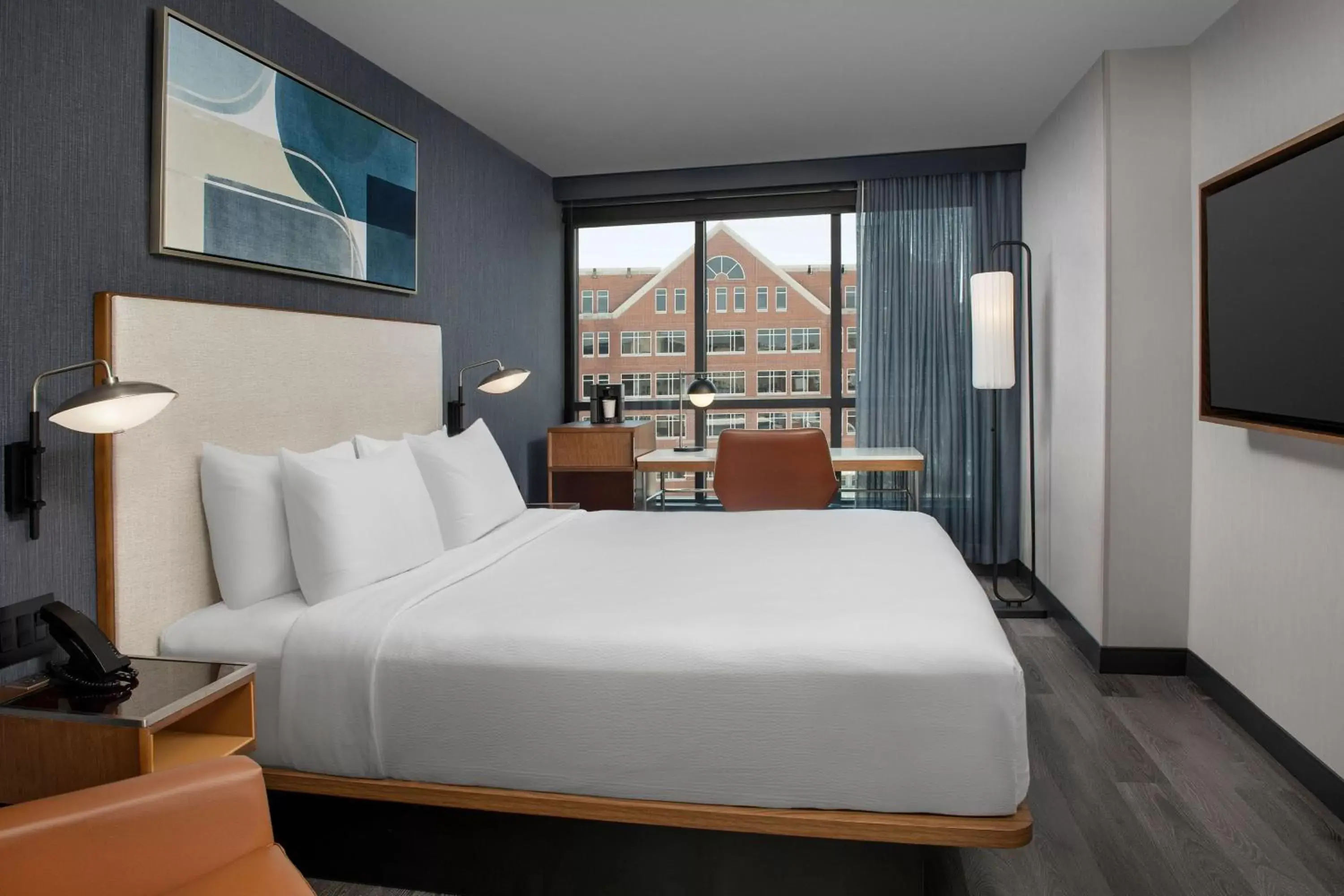 Photo of the whole room, Bed in Courtyard by Marriott Washington, DC Dupont Circle