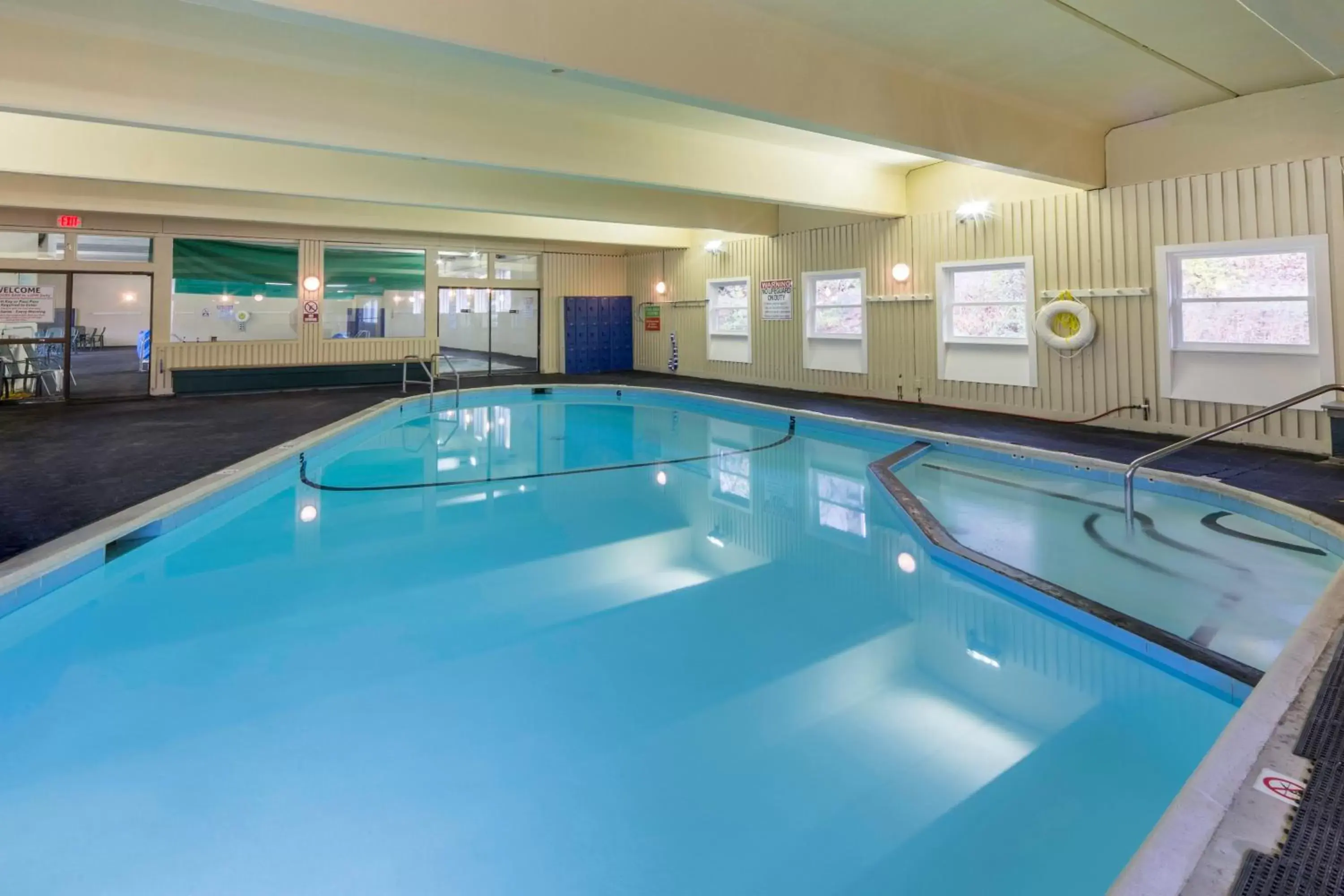 Swimming Pool in Holiday Inn Club Vacations Oak n Spruce Resort in the Berkshires an IHG Hotel