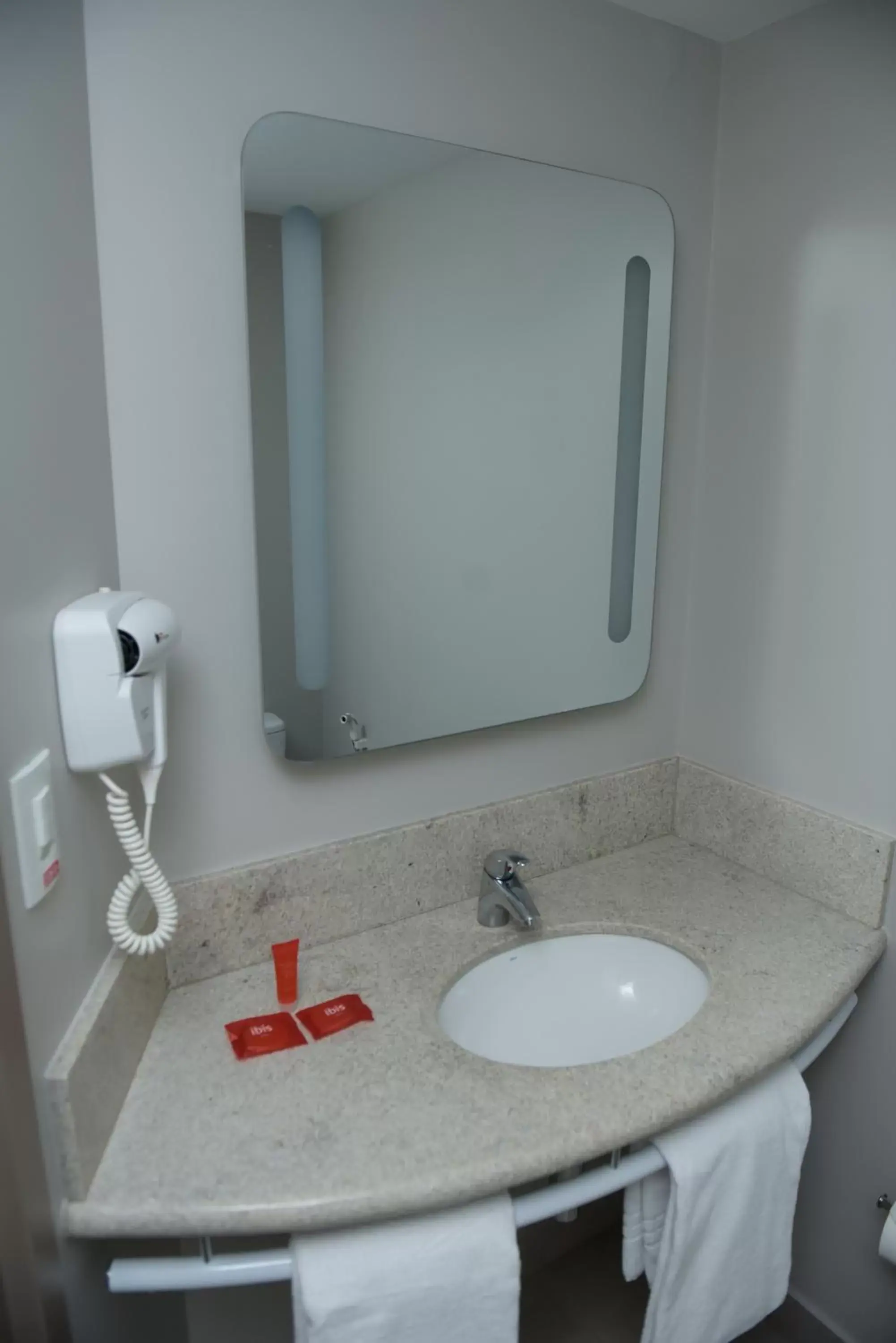 Bathroom in ibis Tatui