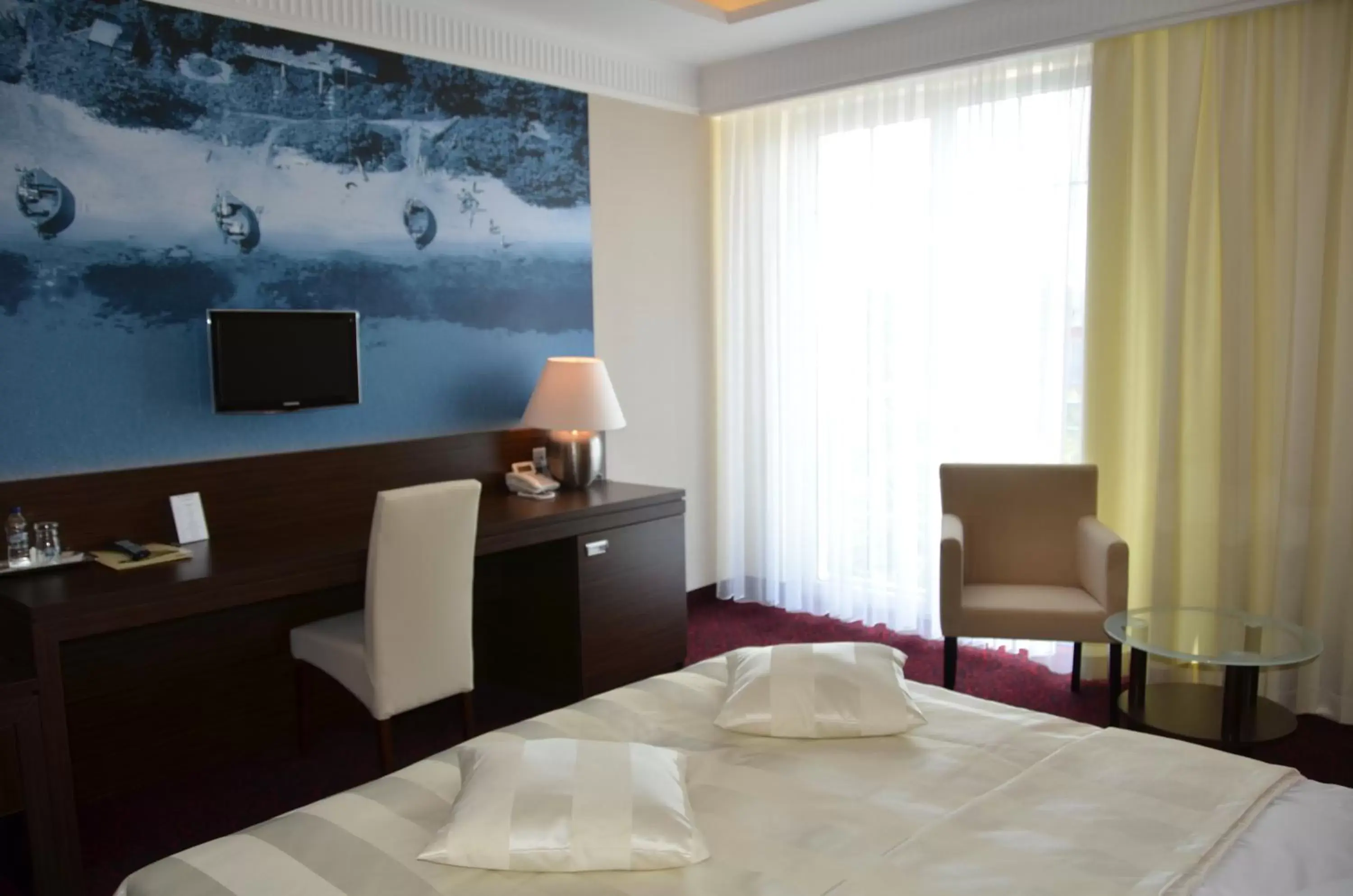 Bed, TV/Entertainment Center in Hotel Falko