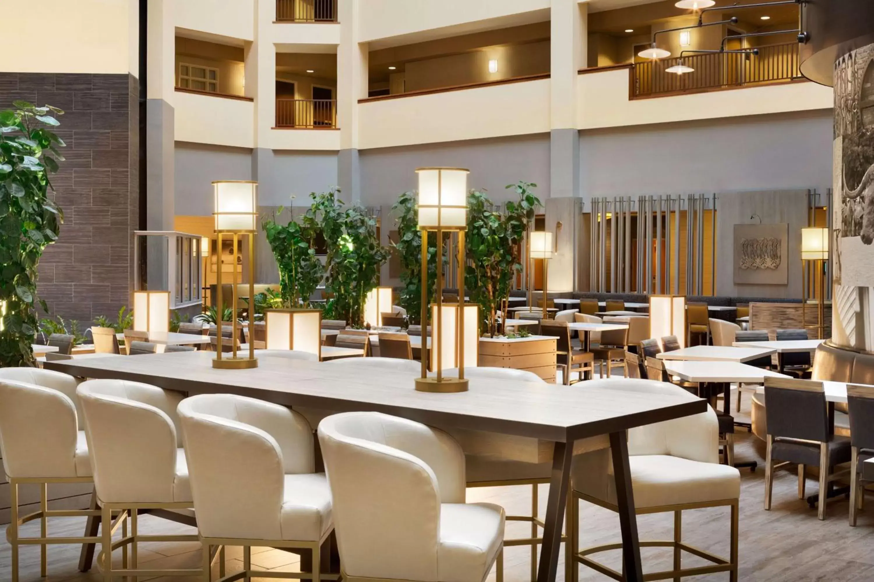 Lobby or reception, Restaurant/Places to Eat in Embassy Suites Dallas - DFW Airport North