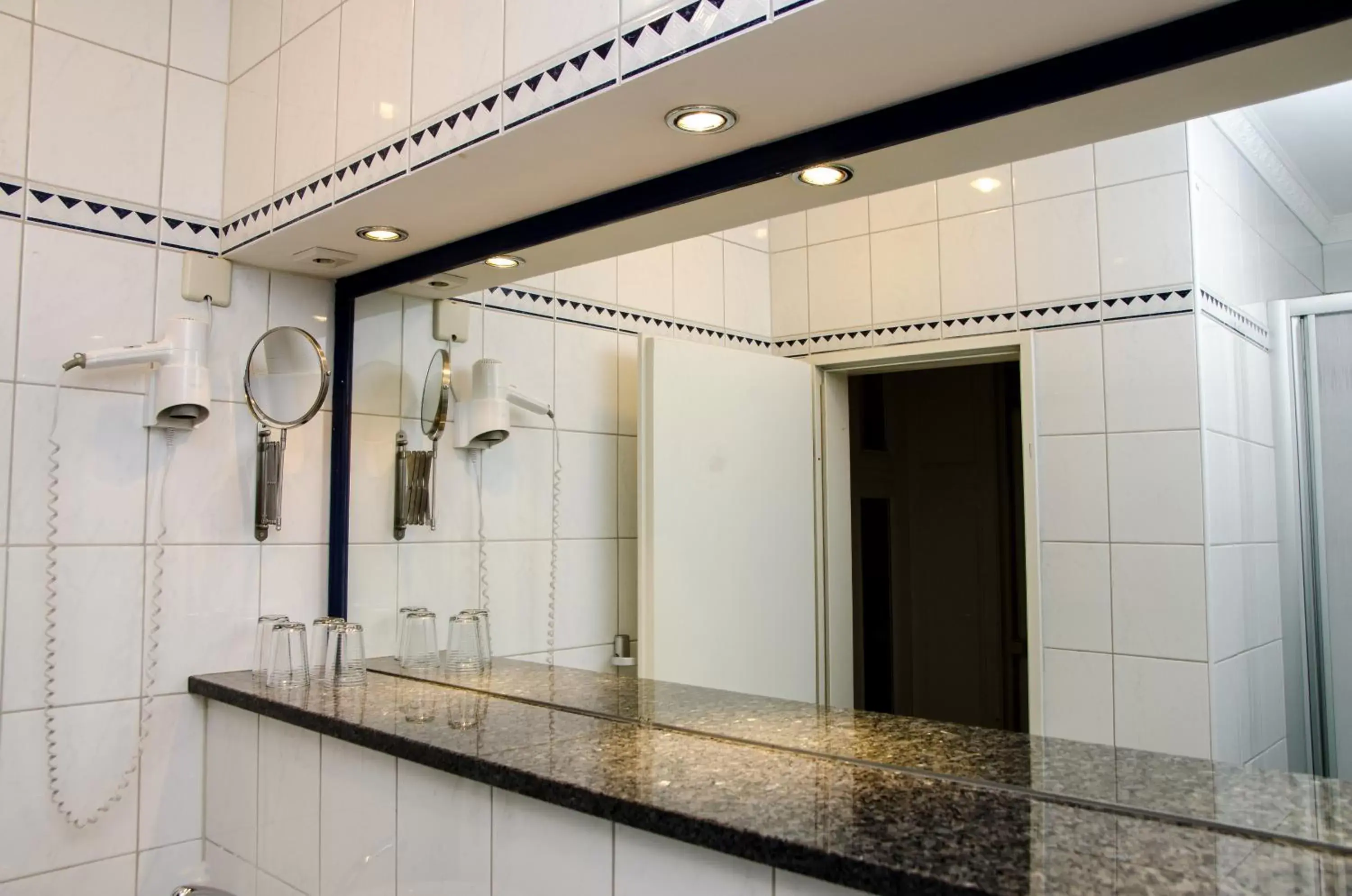 Shower, Bathroom in Hotel Astrid am Kurfürstendamm
