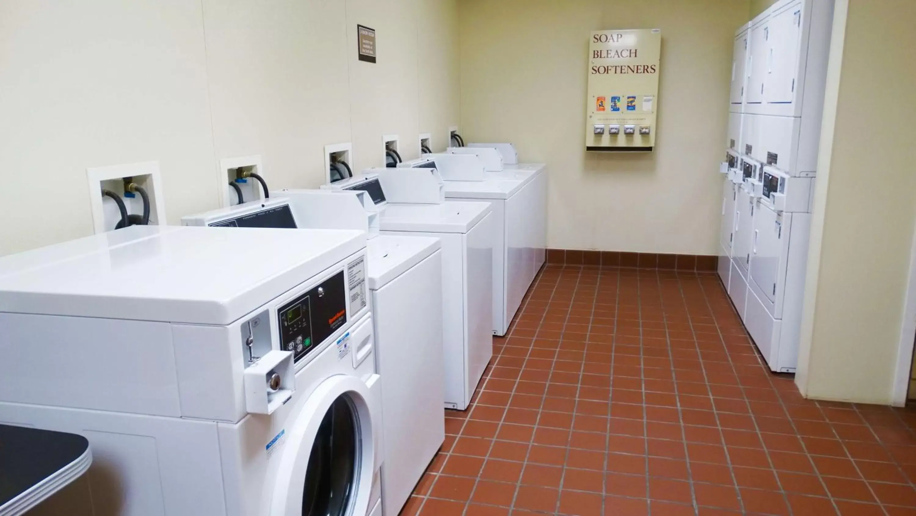 laundry, Kitchen/Kitchenette in Extended Stay America Suites - Dallas - Richardson