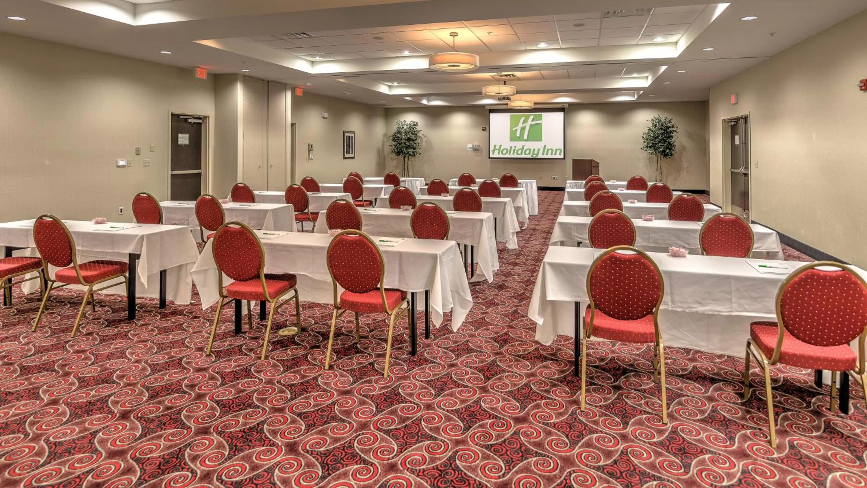 Meeting/conference room in Holiday Inn North Quail Springs by IHG