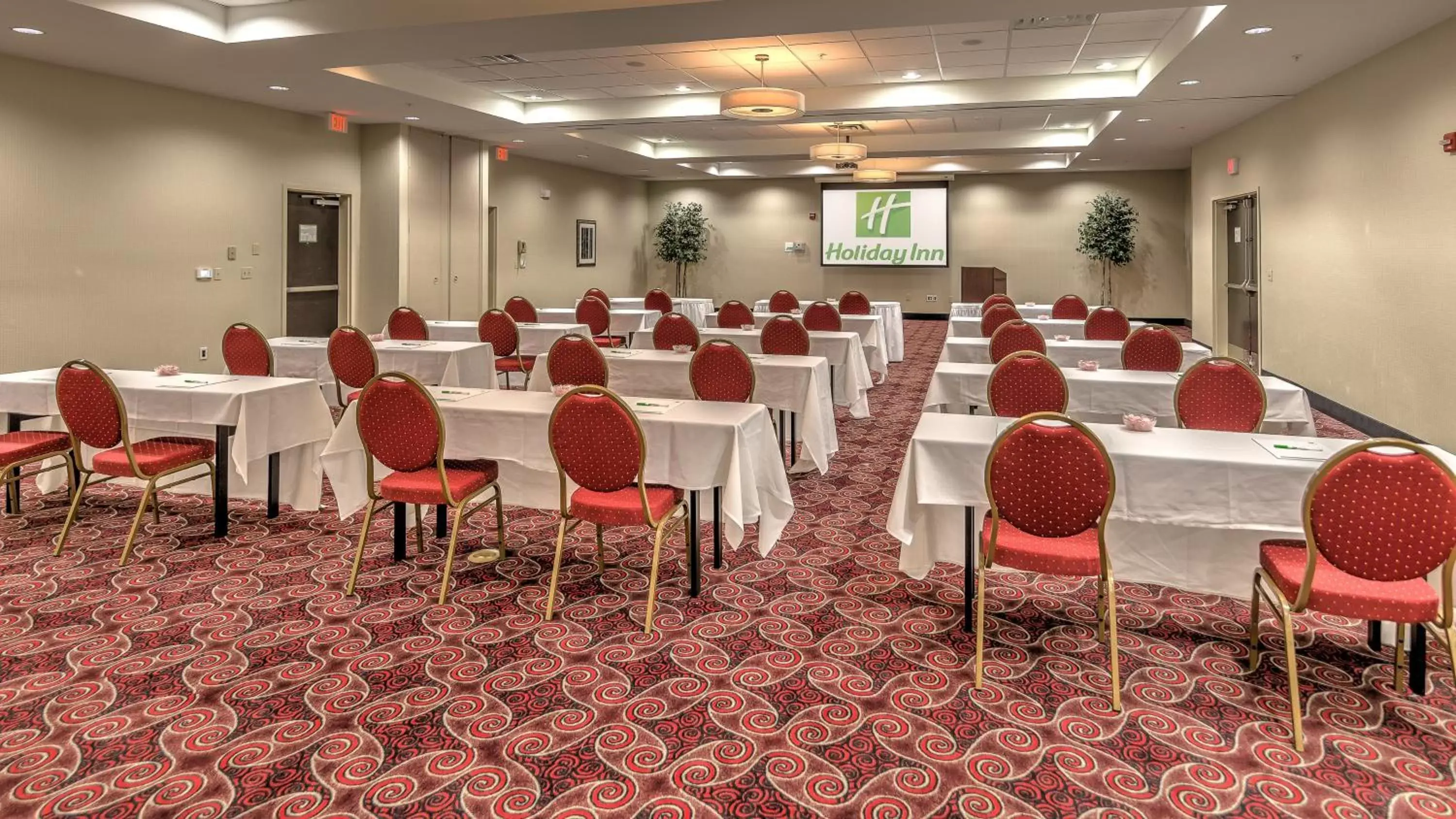 Meeting/conference room in Holiday Inn North Quail Springs, an IHG Hotel