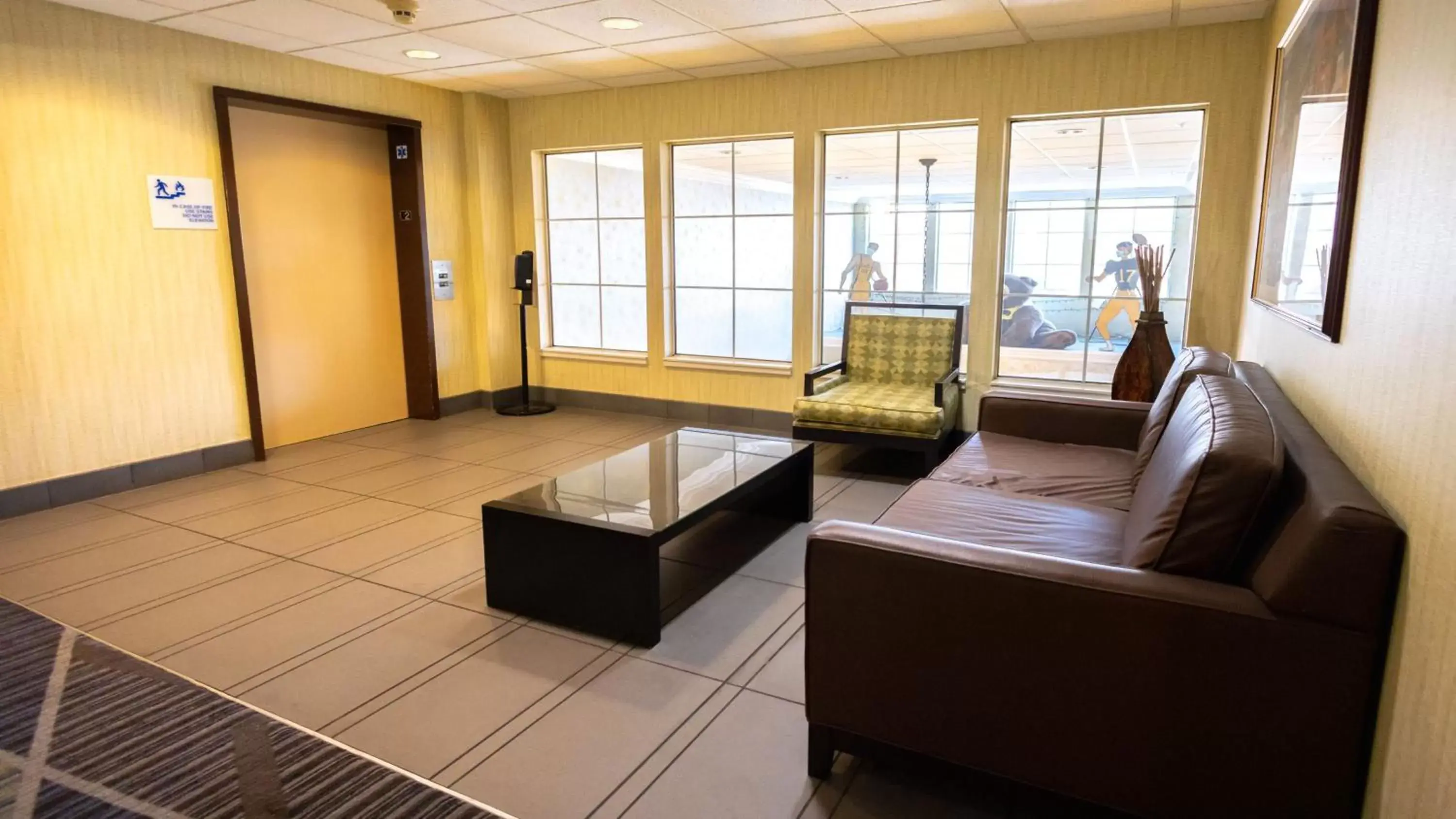 Lobby or reception, Seating Area in Holiday Inn Express Berkeley, an IHG Hotel