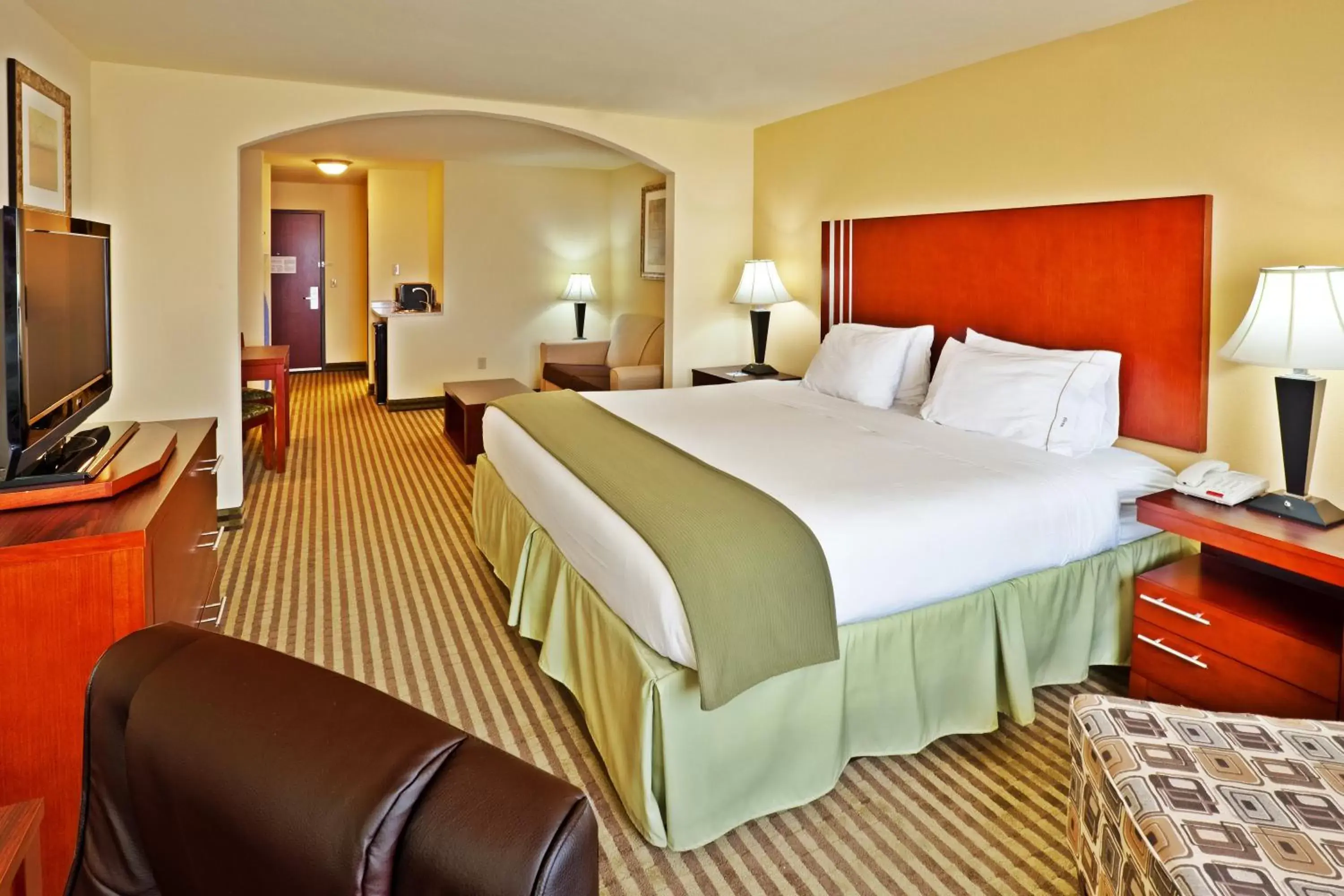 Photo of the whole room, Bed in Holiday Inn Express Ponca City, an IHG Hotel