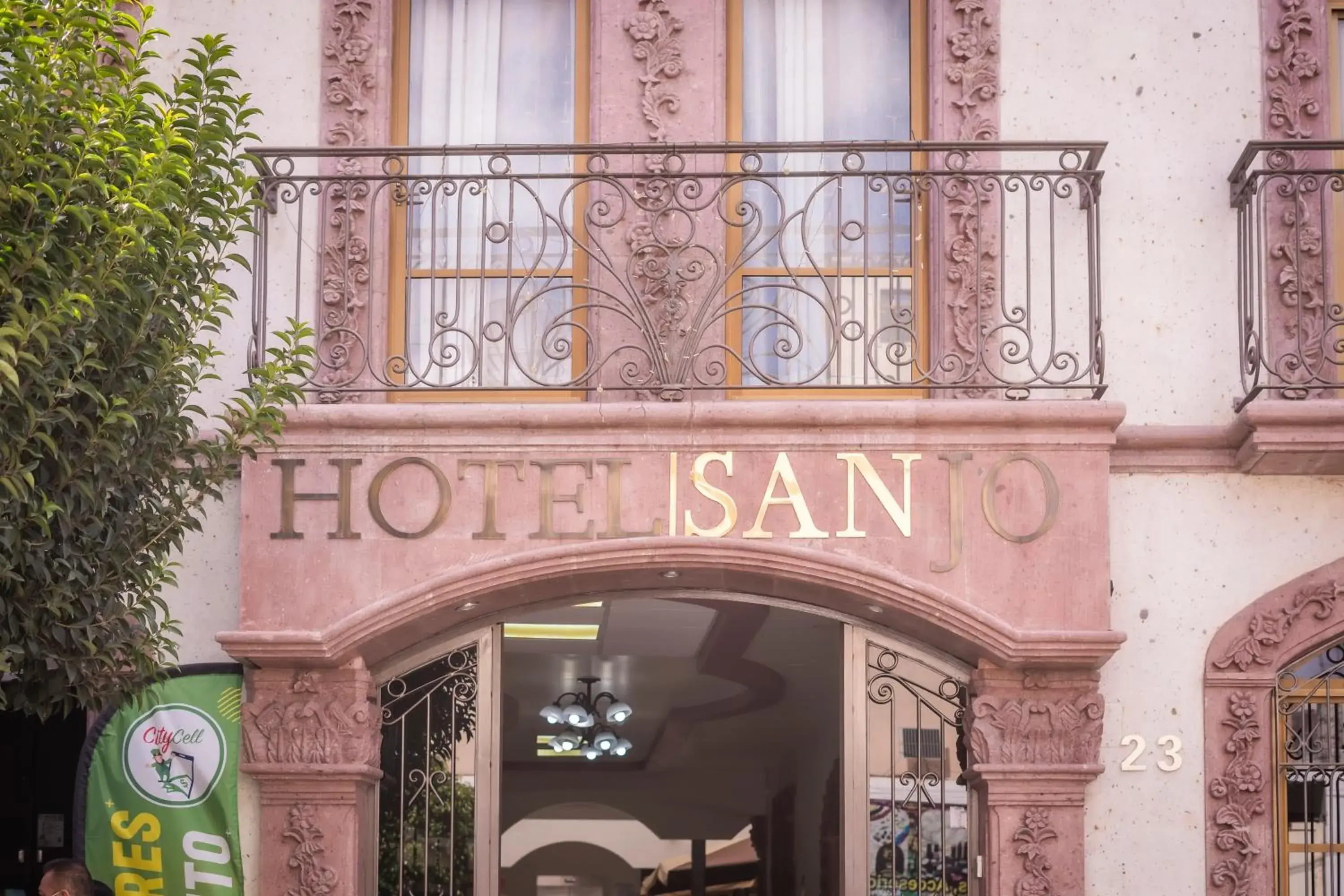 Facade/entrance in Hotel SanJo